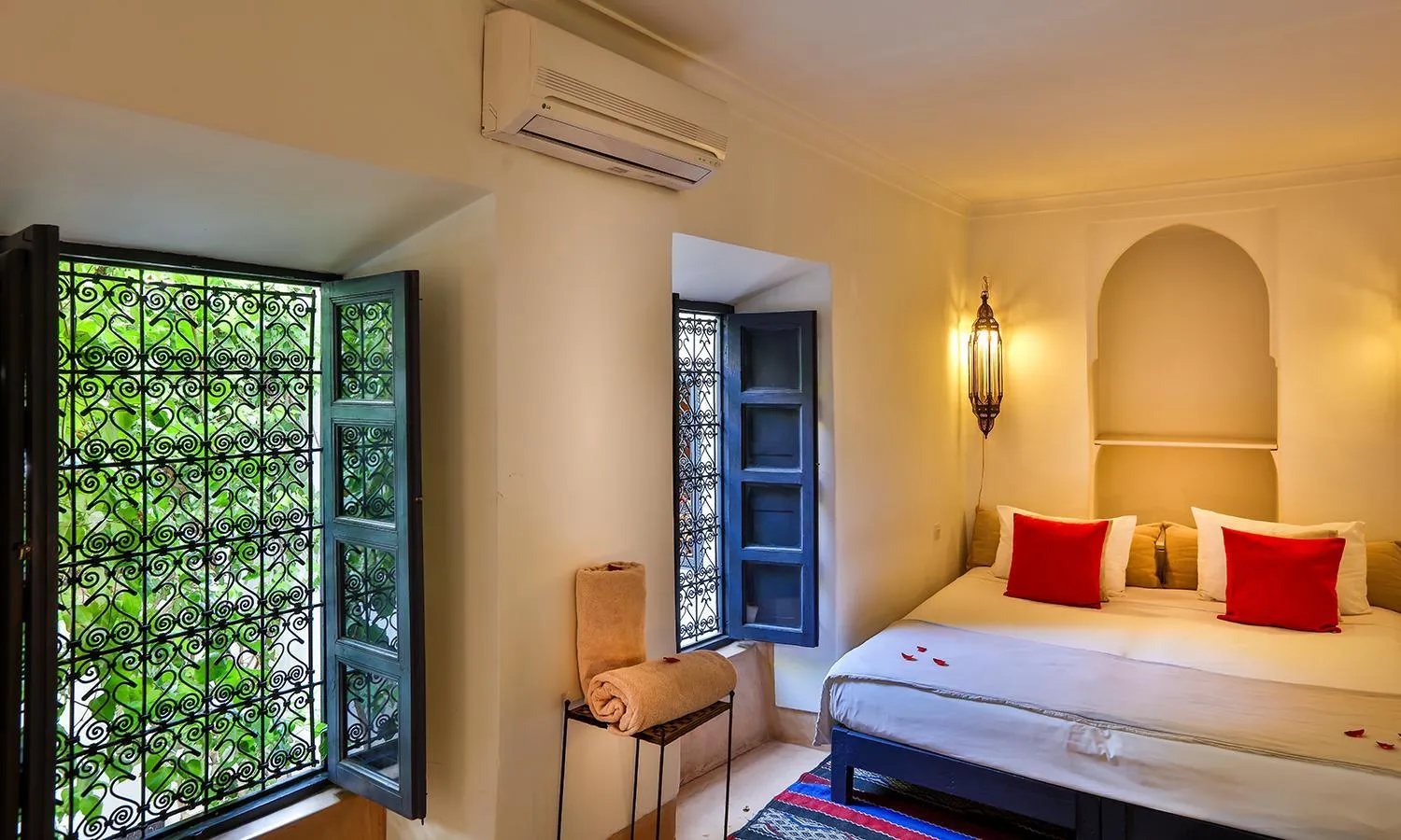 Bedroom, Bed in Hotel & Spa Dar Baraka & Karam