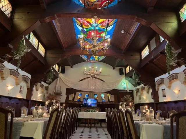 Restaurant/places to eat in Hotel American