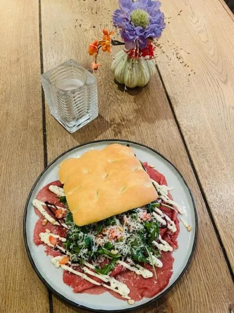 Lunch in Hotel American