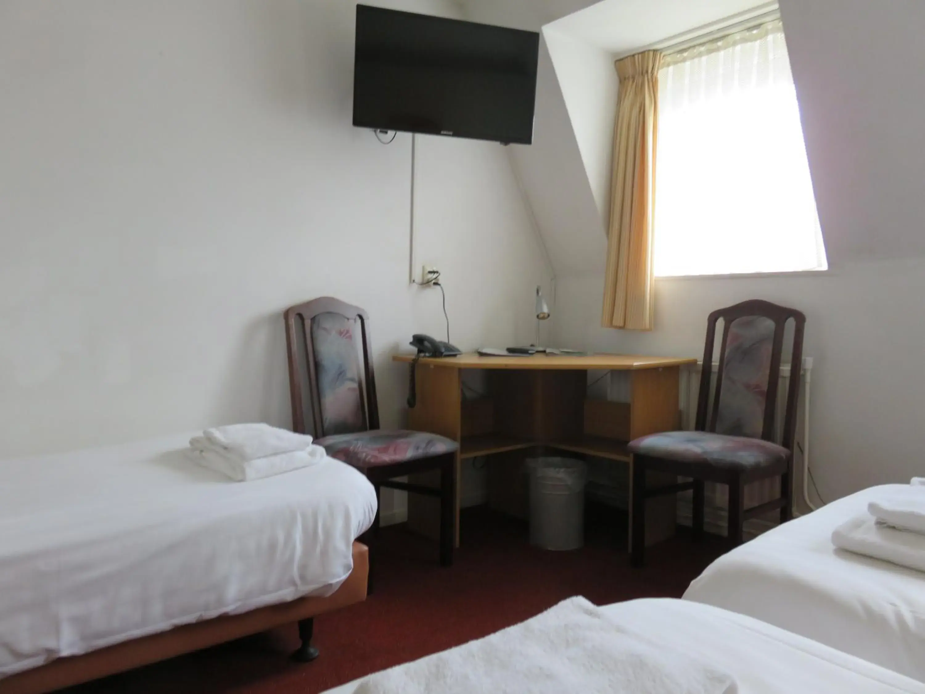 Triple Room - single occupancy in Hotel American Triple Room - single occupancy in Hotel American