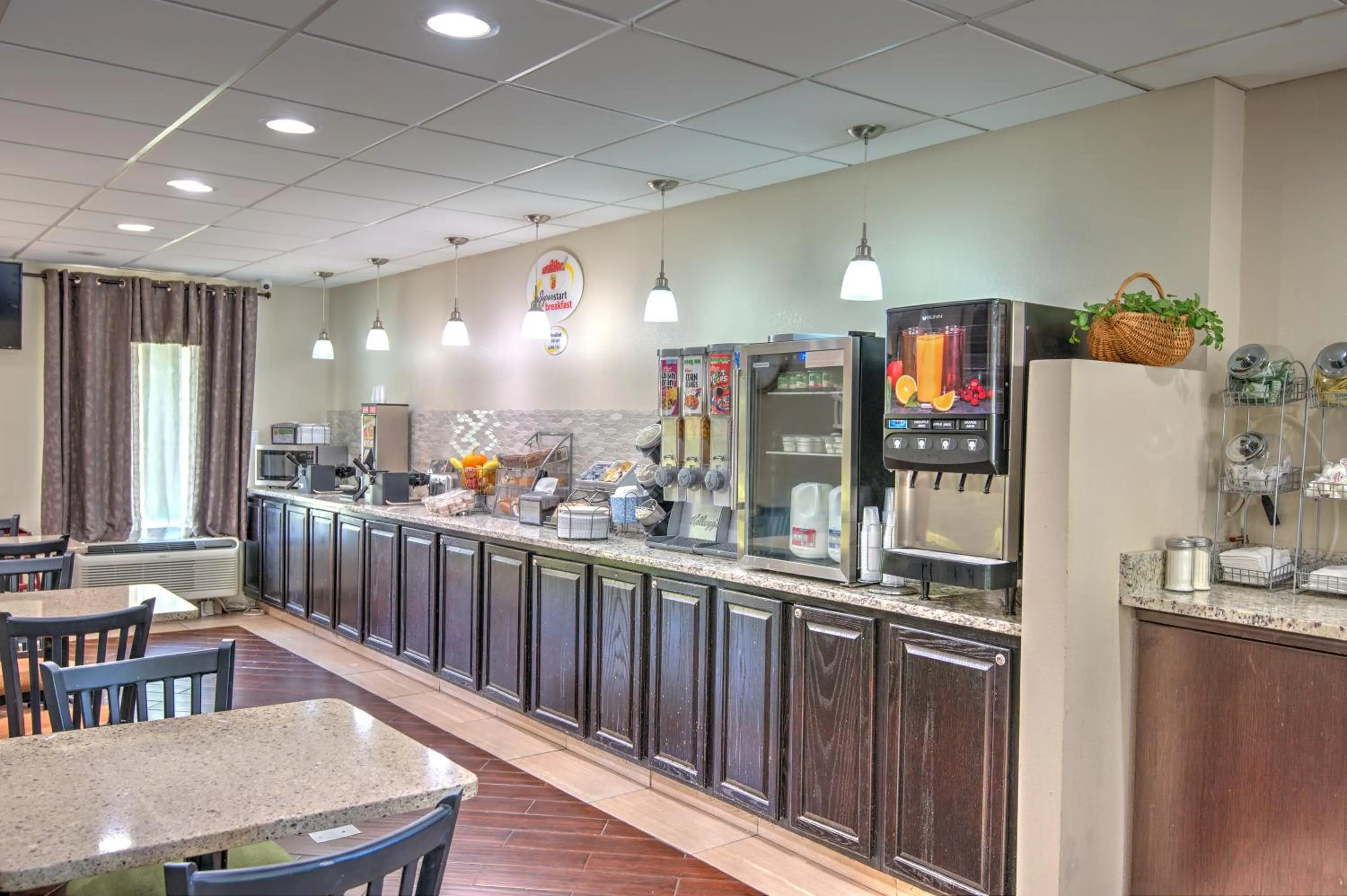 Breakfast in Super 8 by Wyndham Knoxville West/Farragut