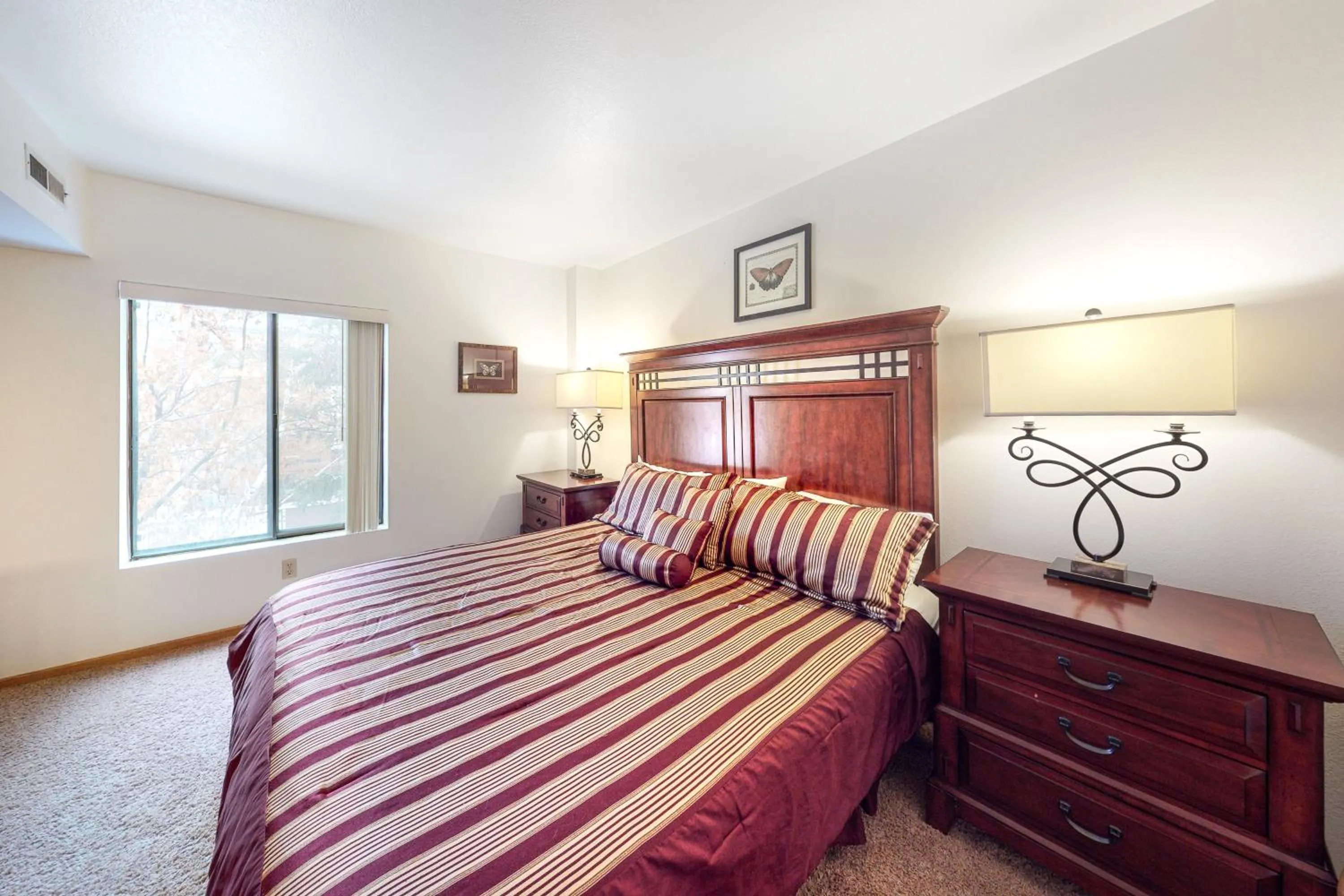 Bed in Park Station Luxury Retreat