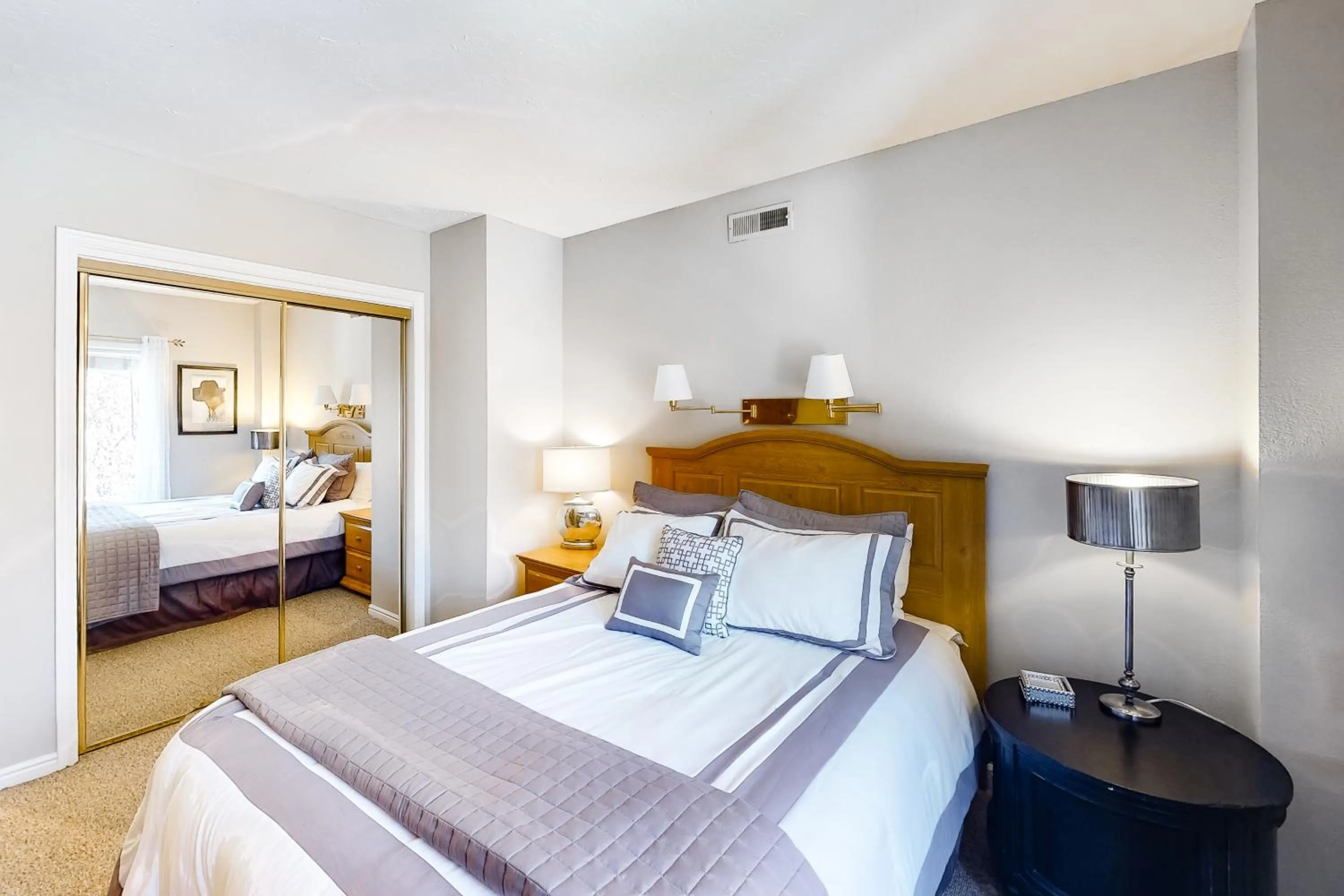 Bed in Park Station Luxury Retreat