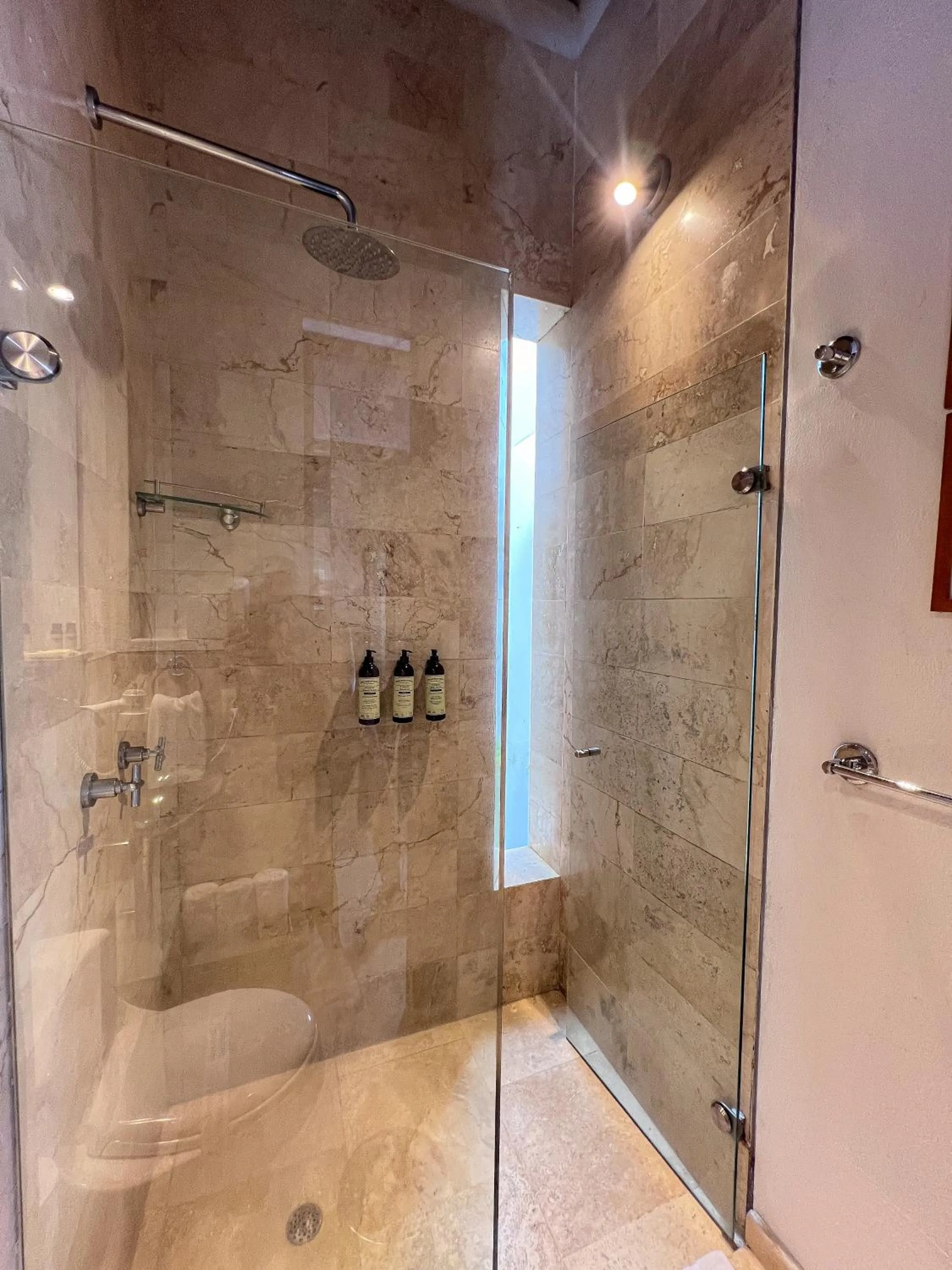 Shower in Casa Claver Loft Boutique Hotel