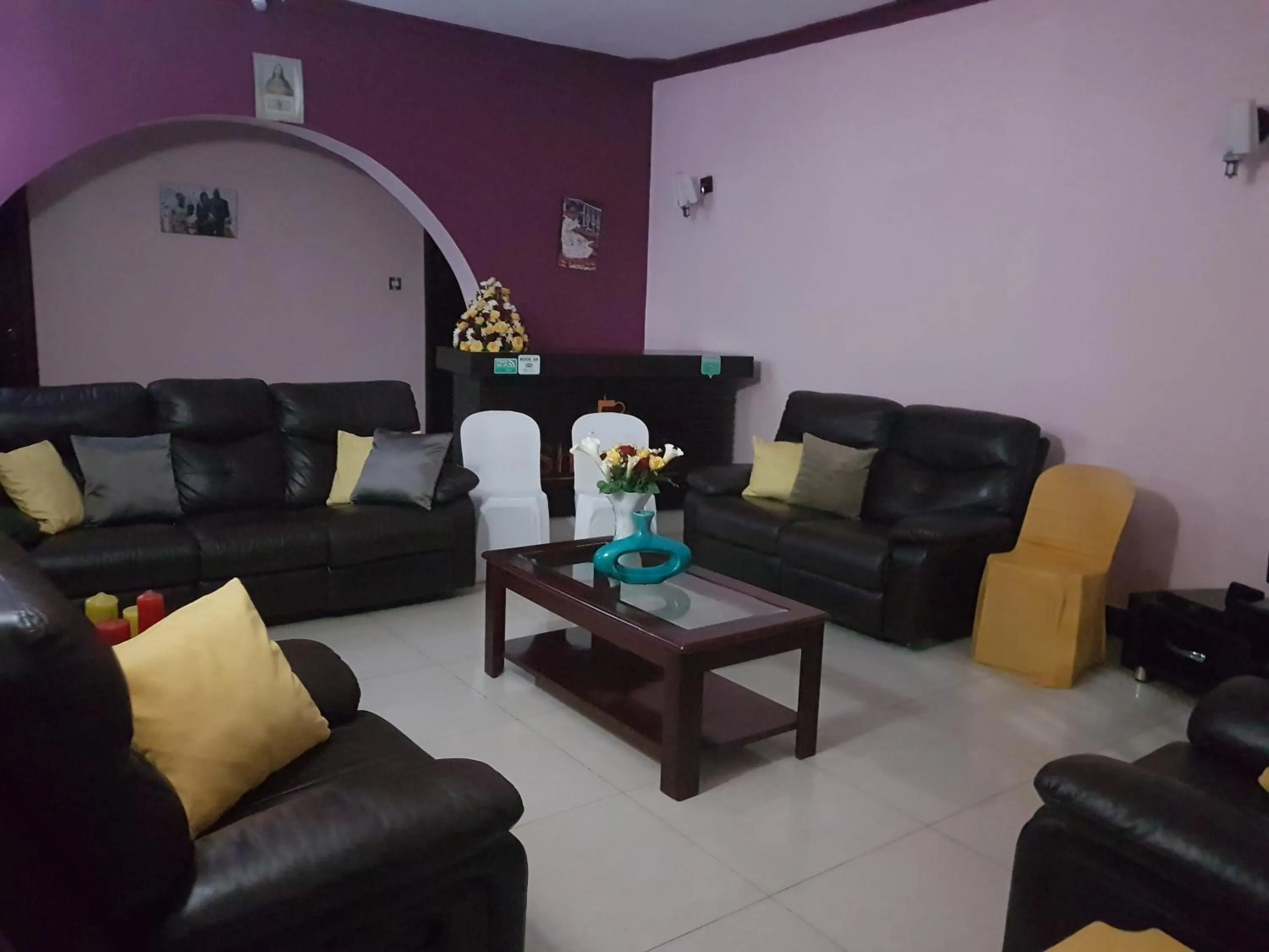 Communal lounge/ TV room in Sheevy"s Bed N Breakfast