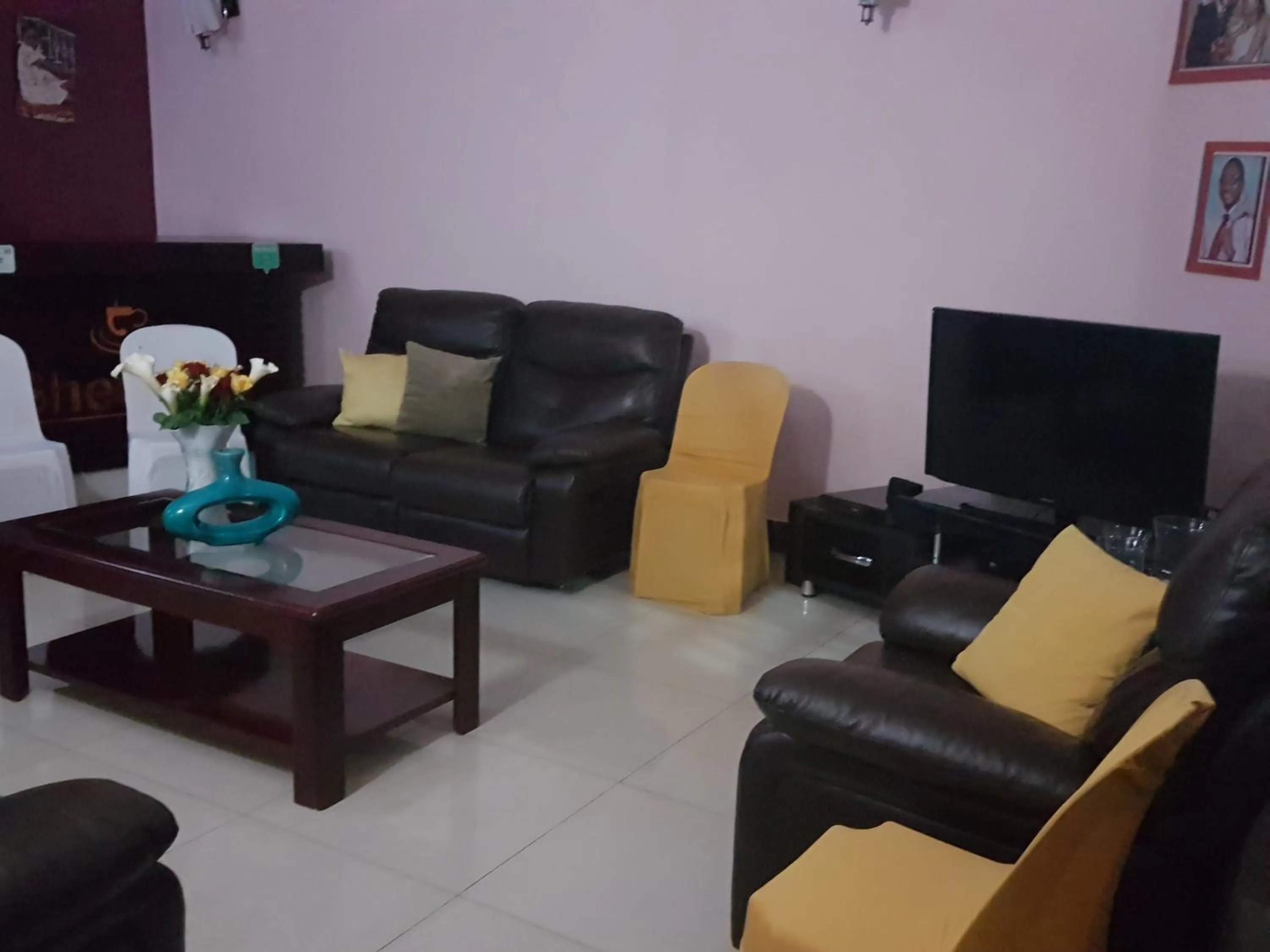 Communal lounge/ TV room in Sheevy"s Bed N Breakfast