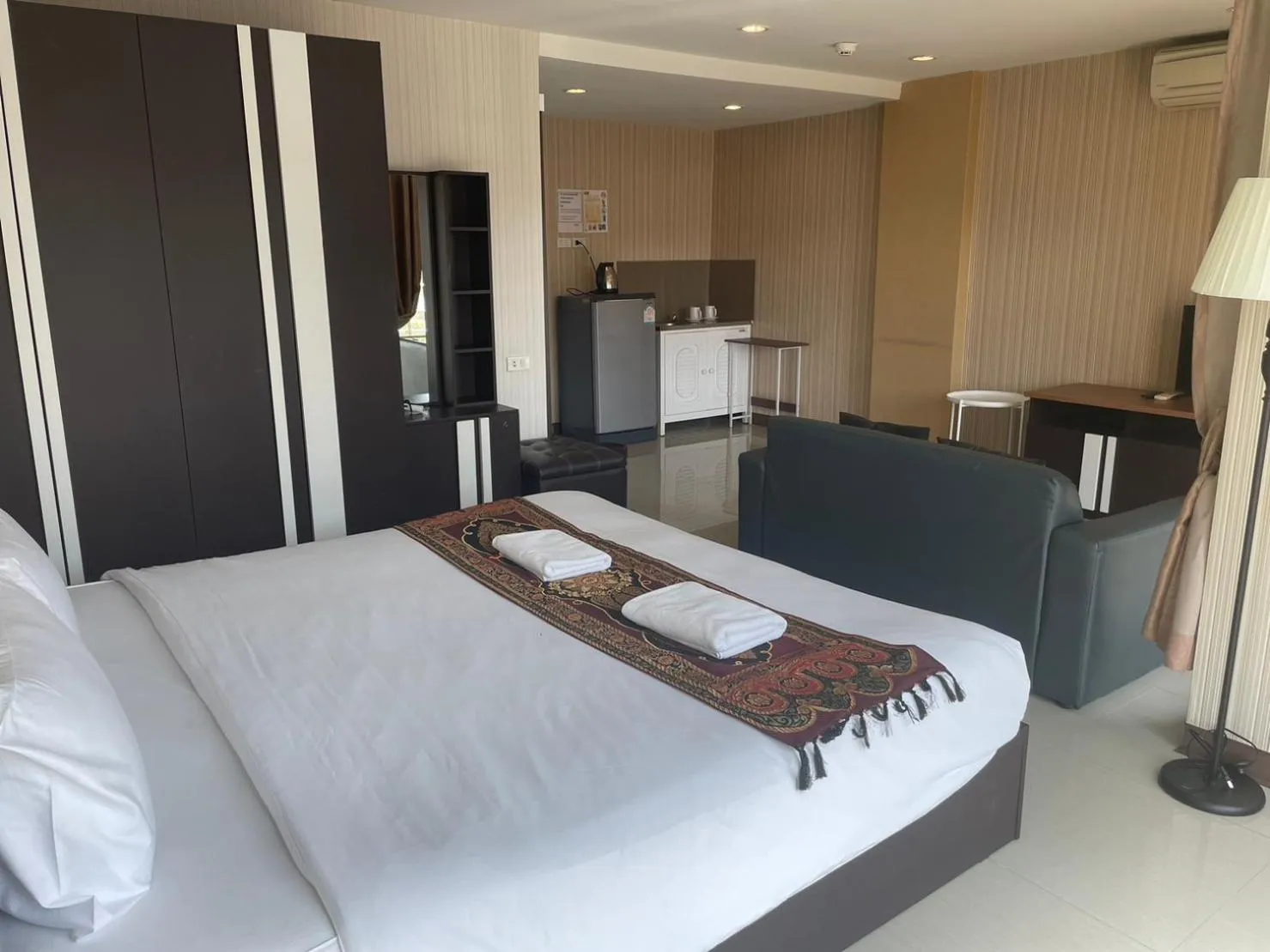 Property building, Bed in H2DO Hotel