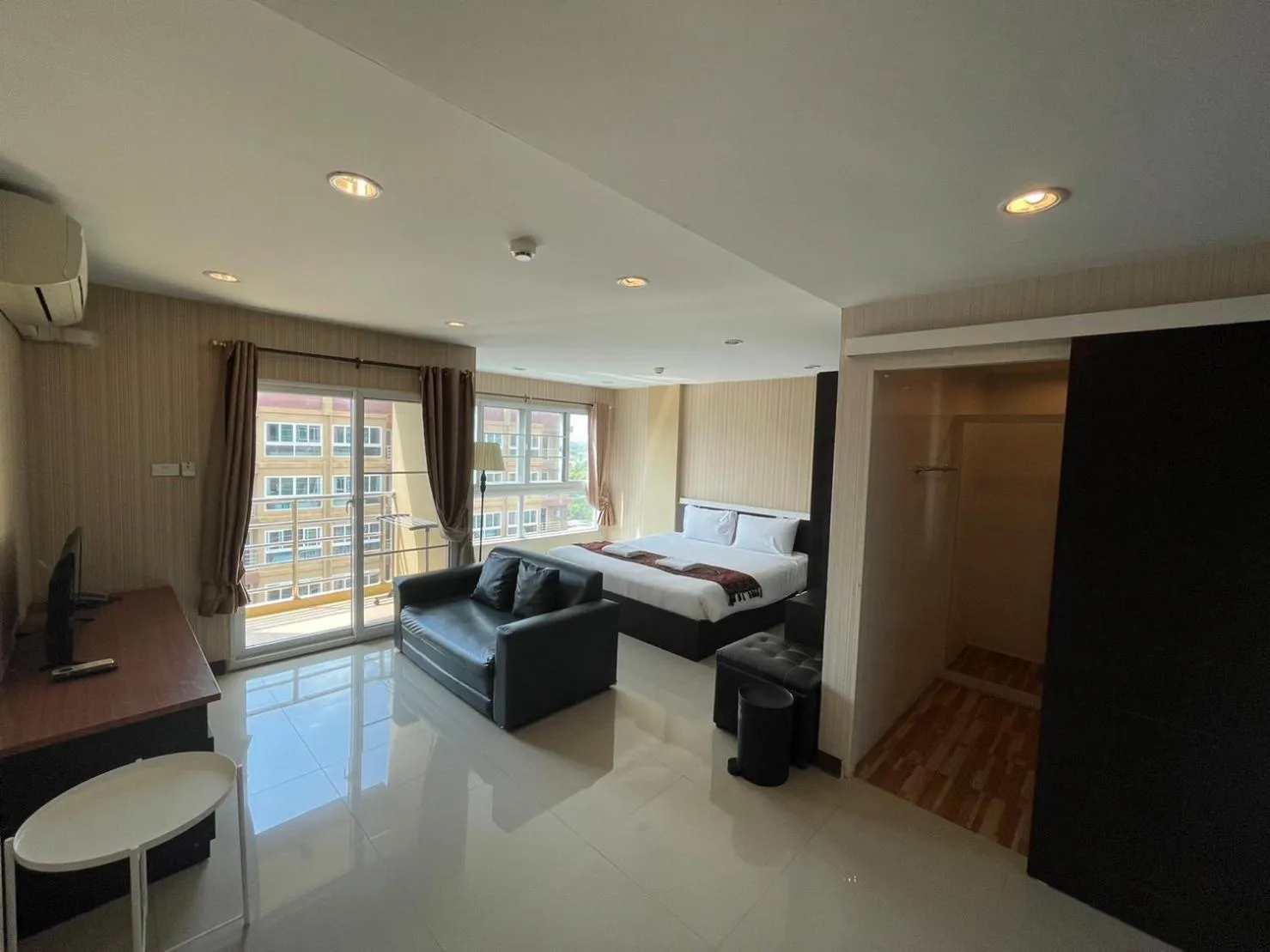 Property building, Bed in H2DO Hotel