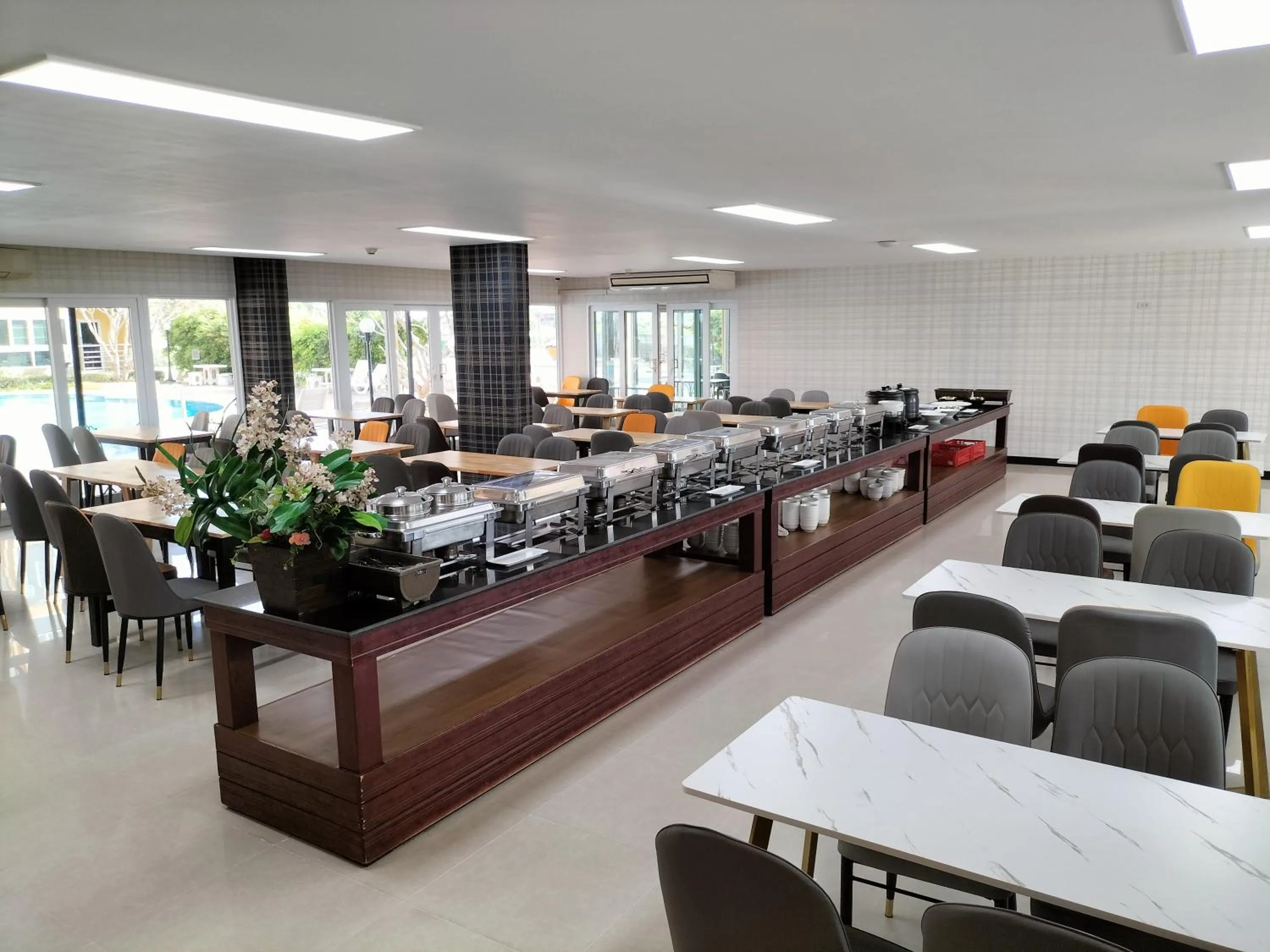 Restaurant/places to eat in H2DO Hotel