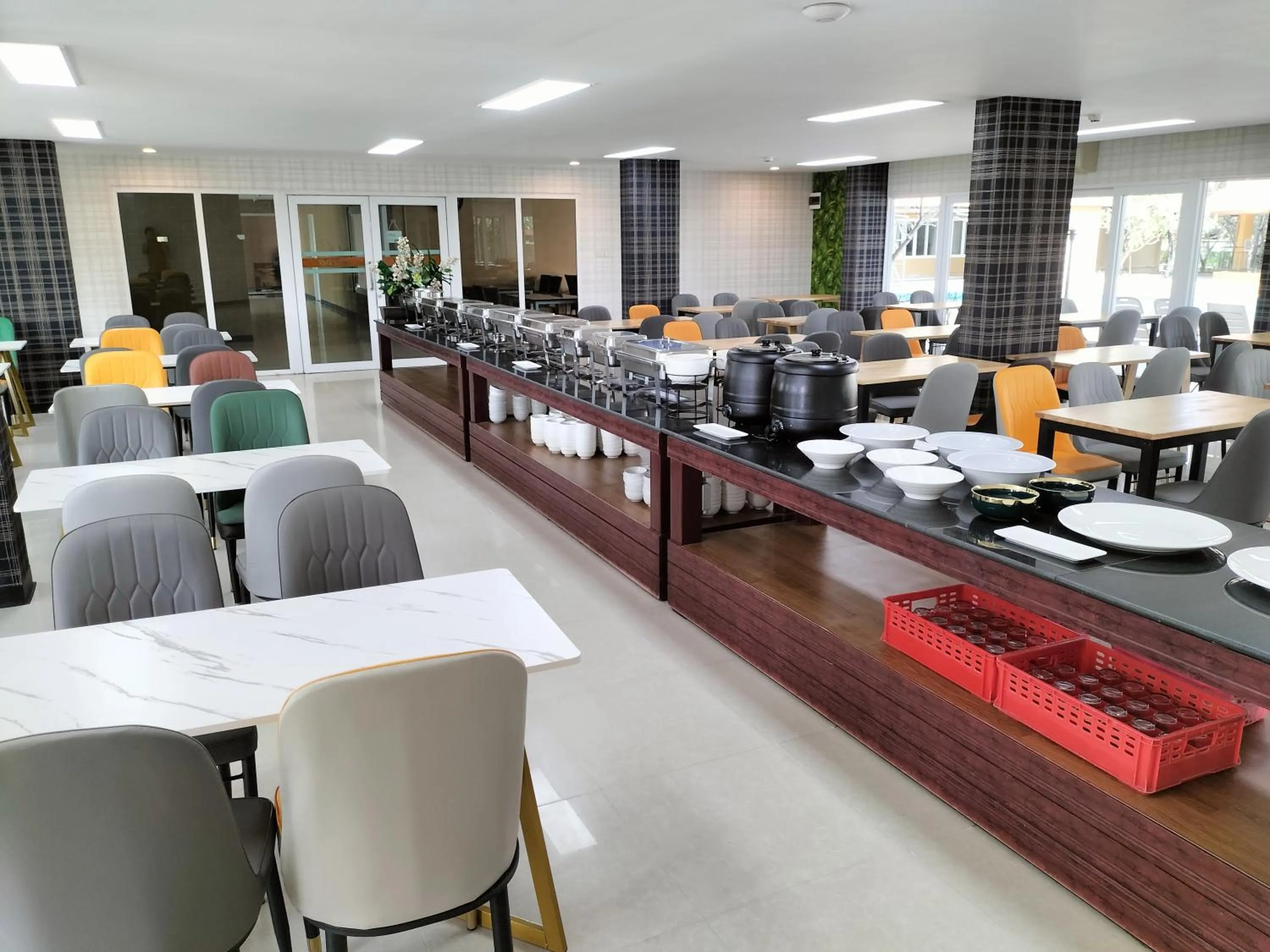 Restaurant/places to eat in H2DO Hotel