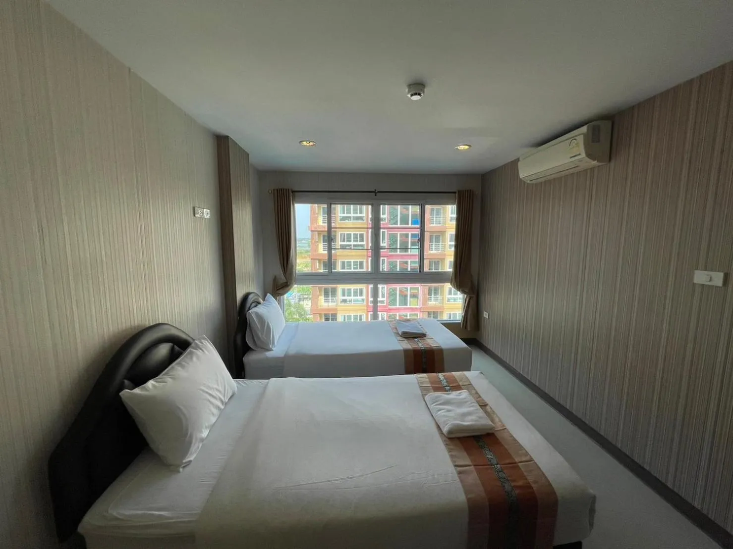 Photo of the whole room, Bed in H2DO Hotel