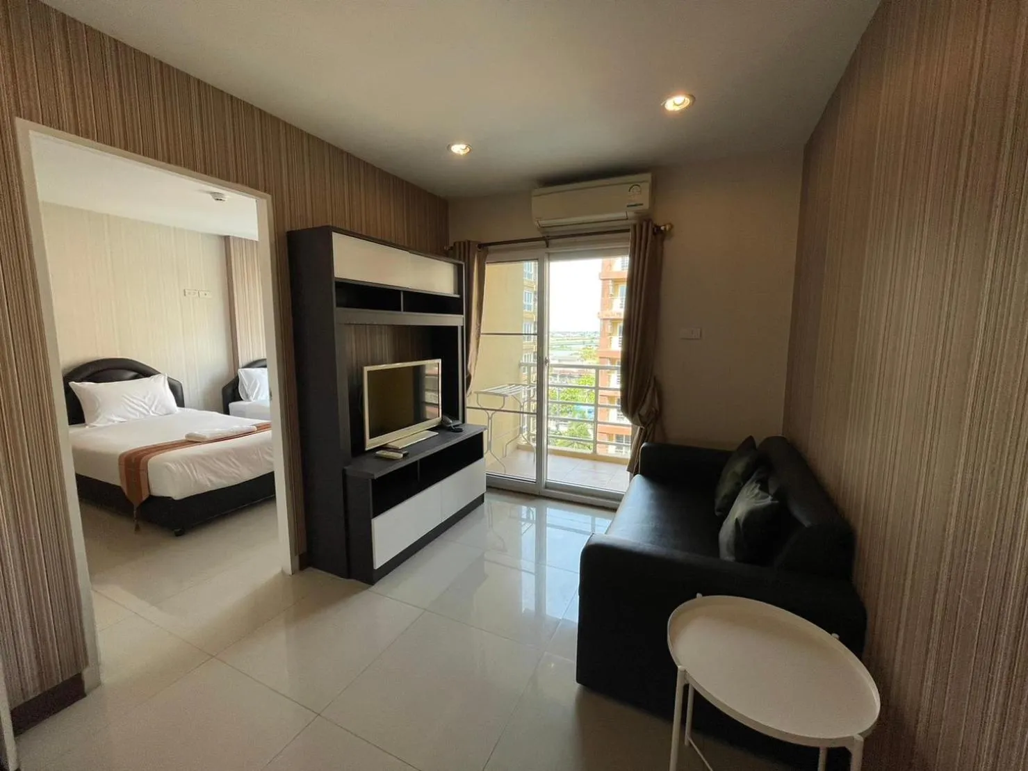 Living room, Bed in H2DO Hotel