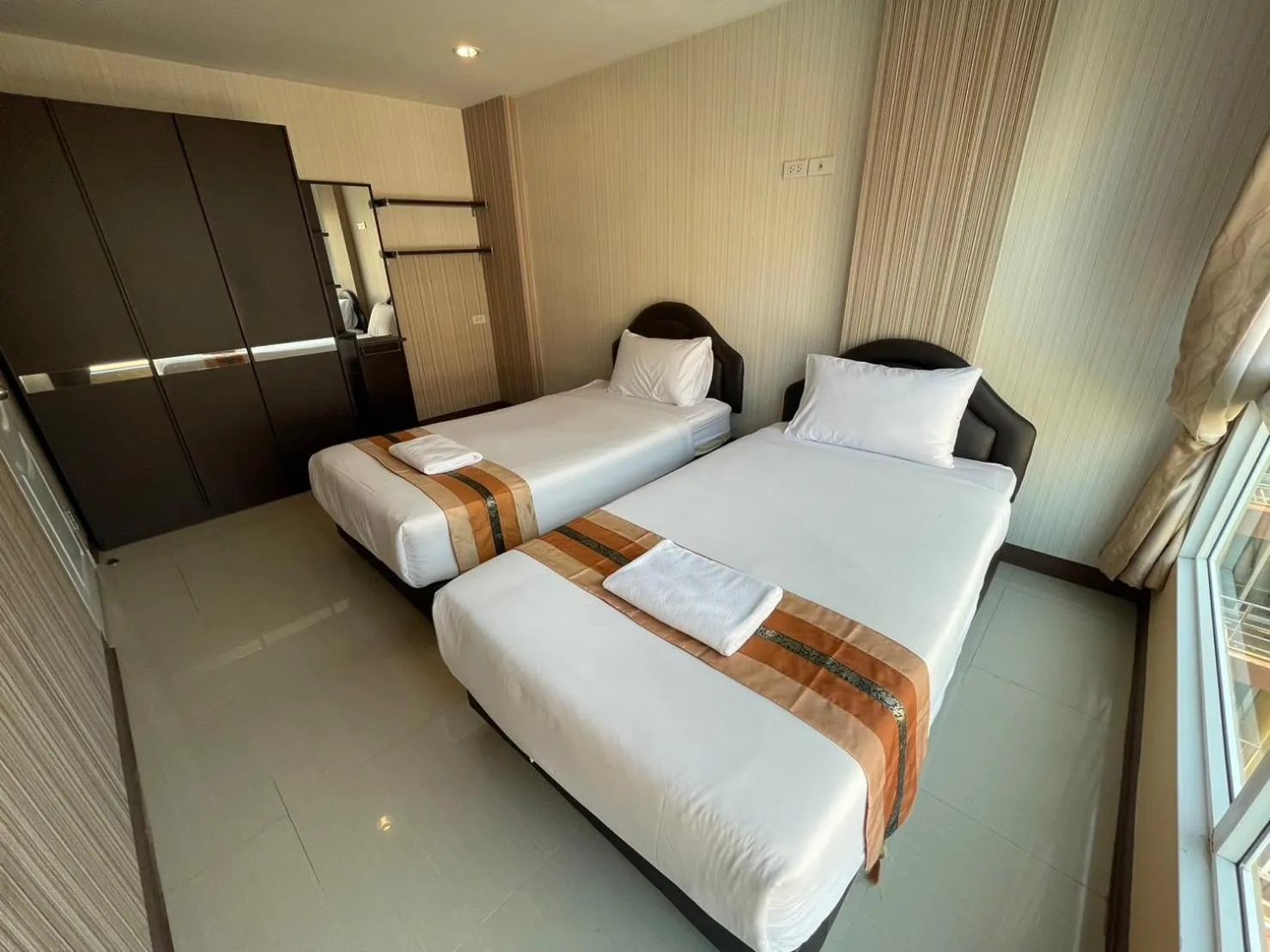 Photo of the whole room, Bed in H2DO Hotel