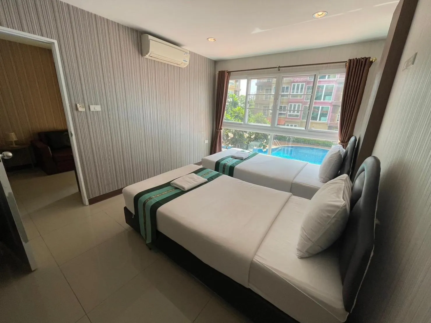 Property building, Bed in H2DO Hotel
