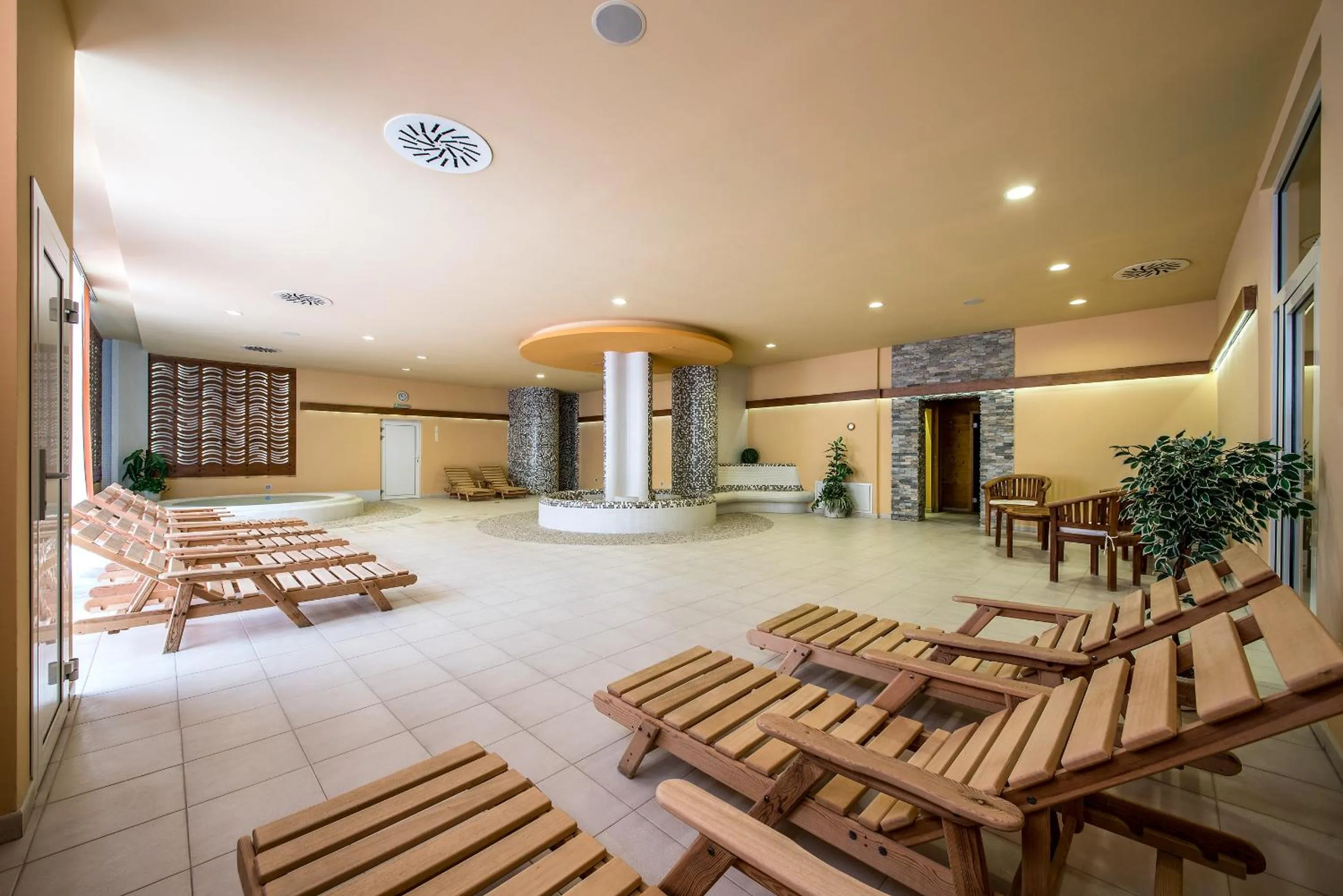 Hot Tub in Hotel Jana Congress & Wellness