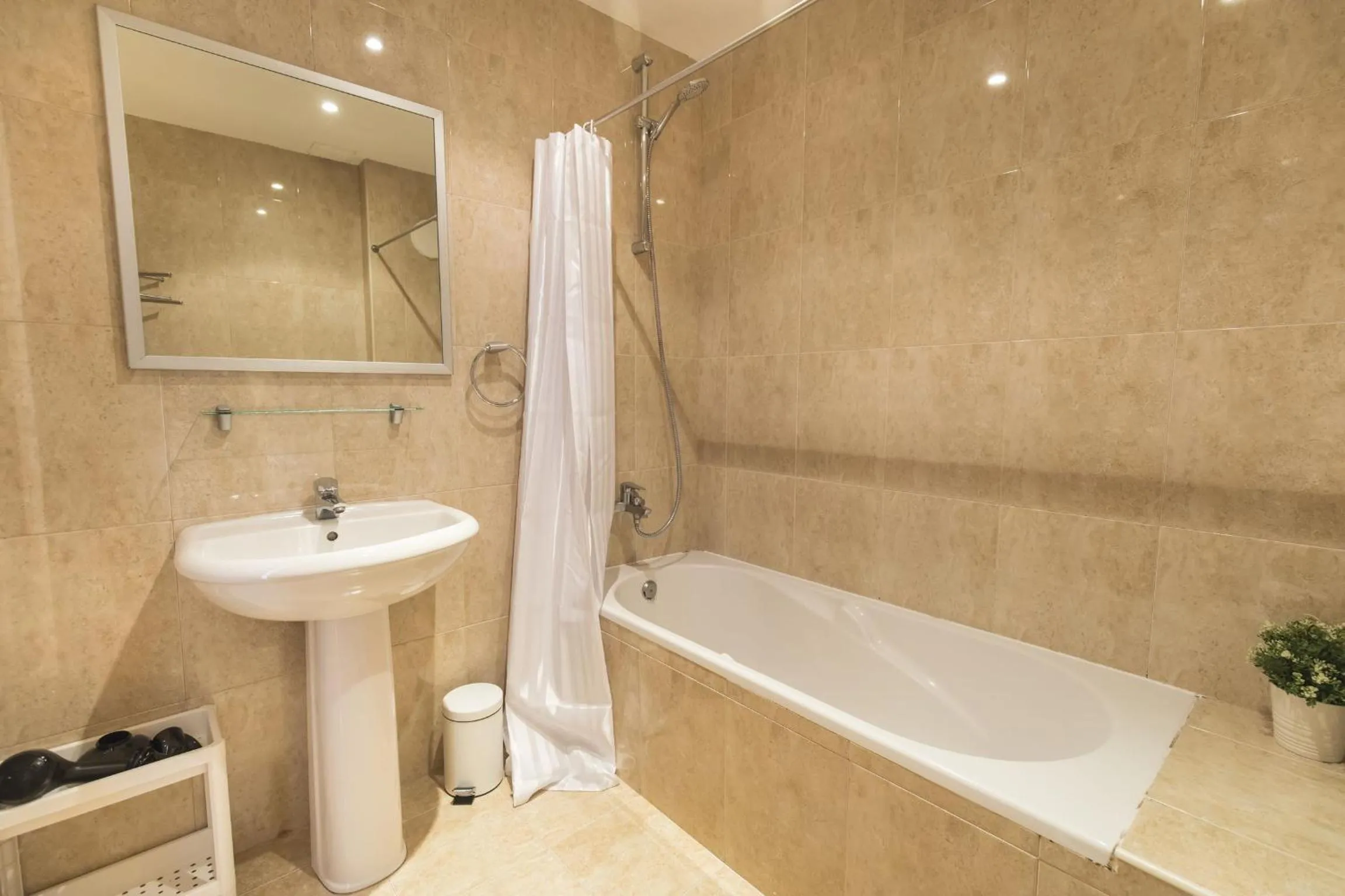 Shower in LovelyStay - Charming Marques Flat