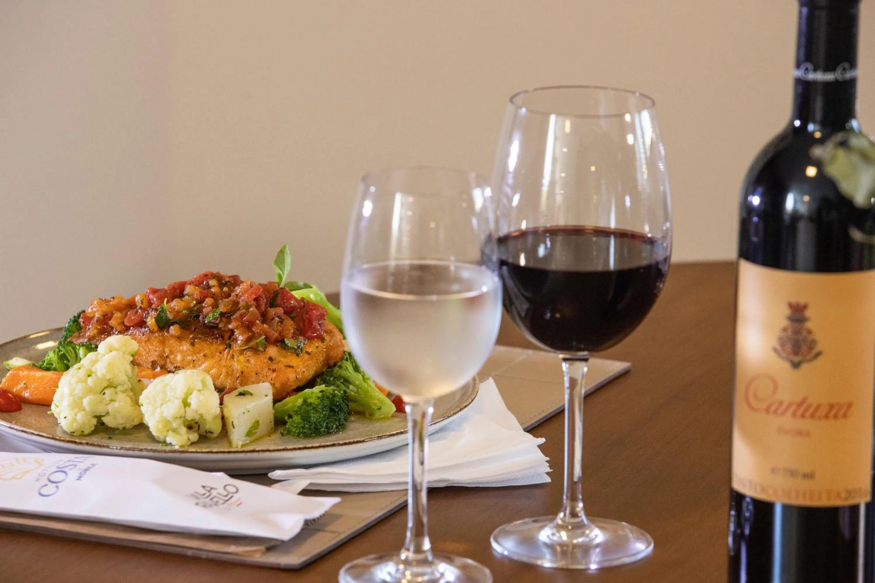 Restaurant/places to eat in Hotel da Costa By Nobile