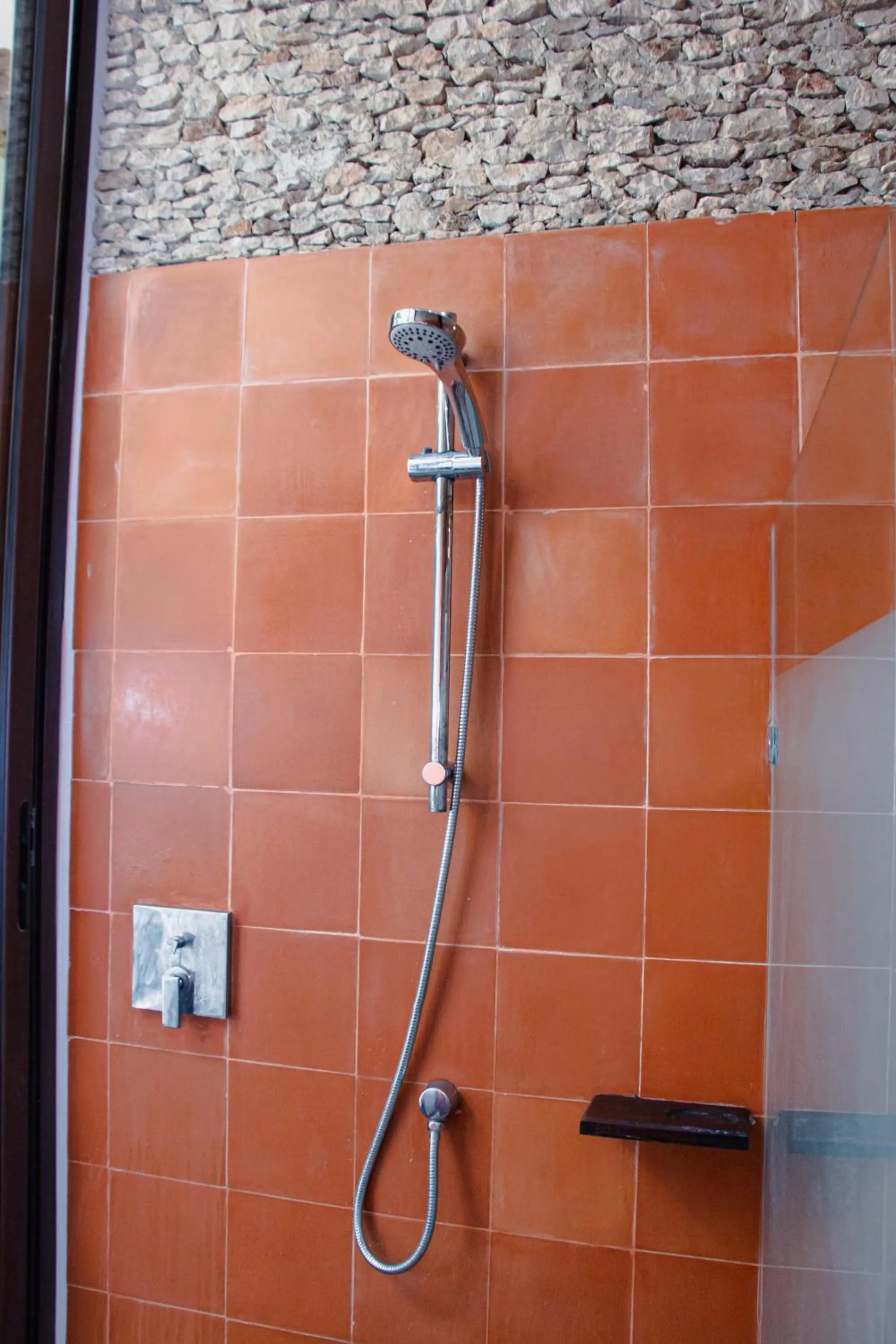 Shower in Hotel Marionetas