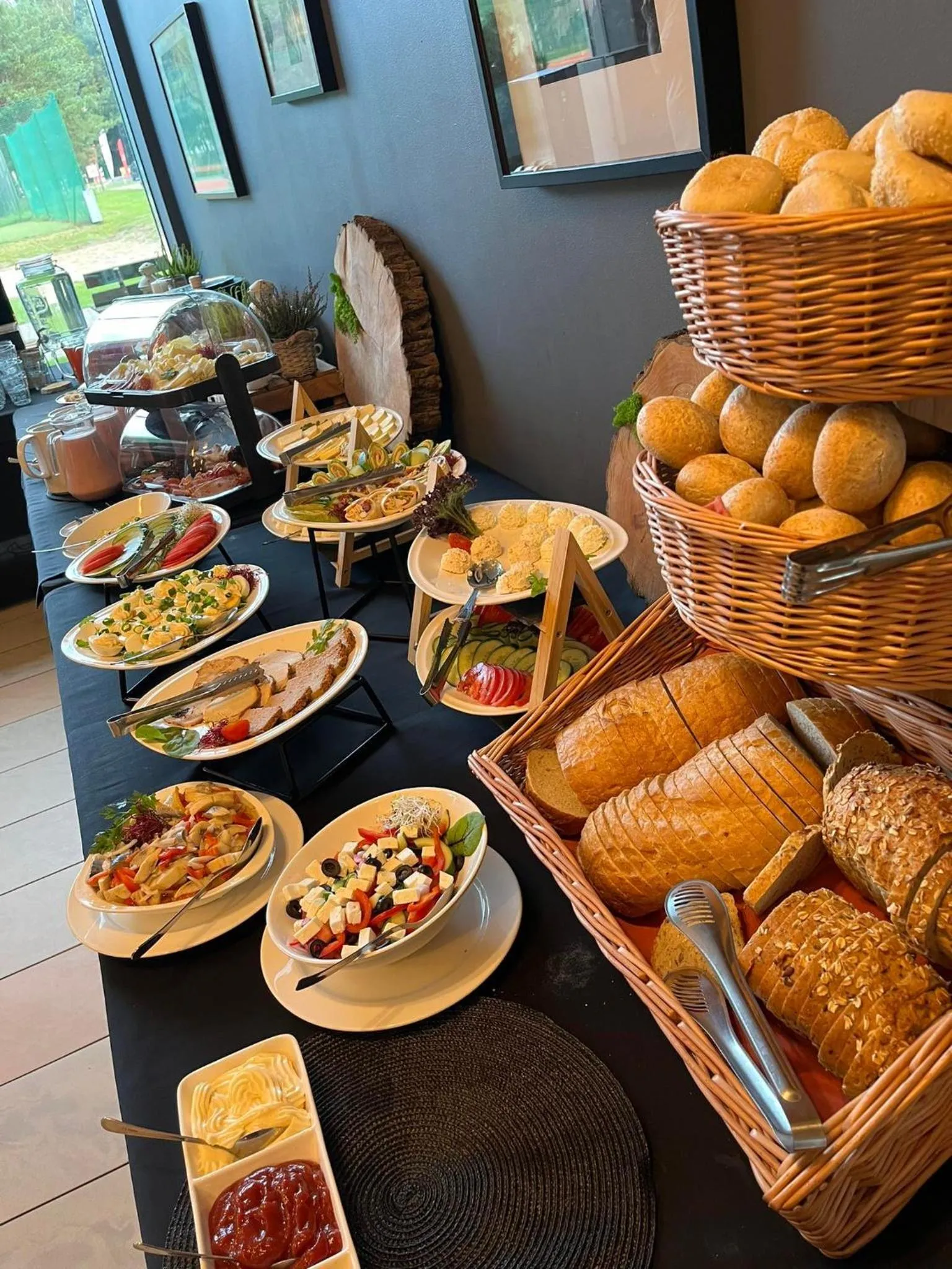 Restaurant/places to eat in Hotel Galion