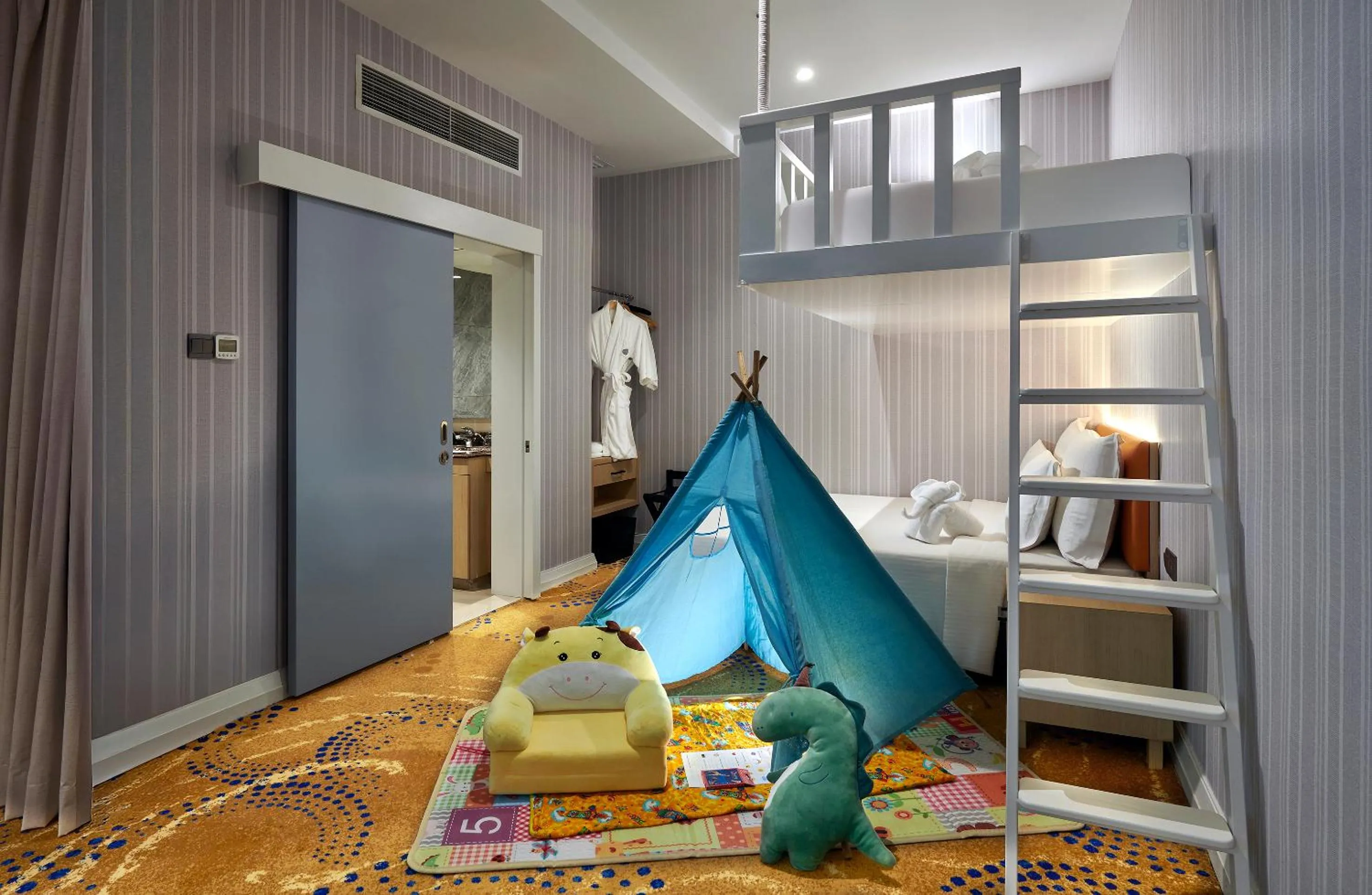 Bed in Pullman Kuala Lumpur City Centre Hotel & Residences