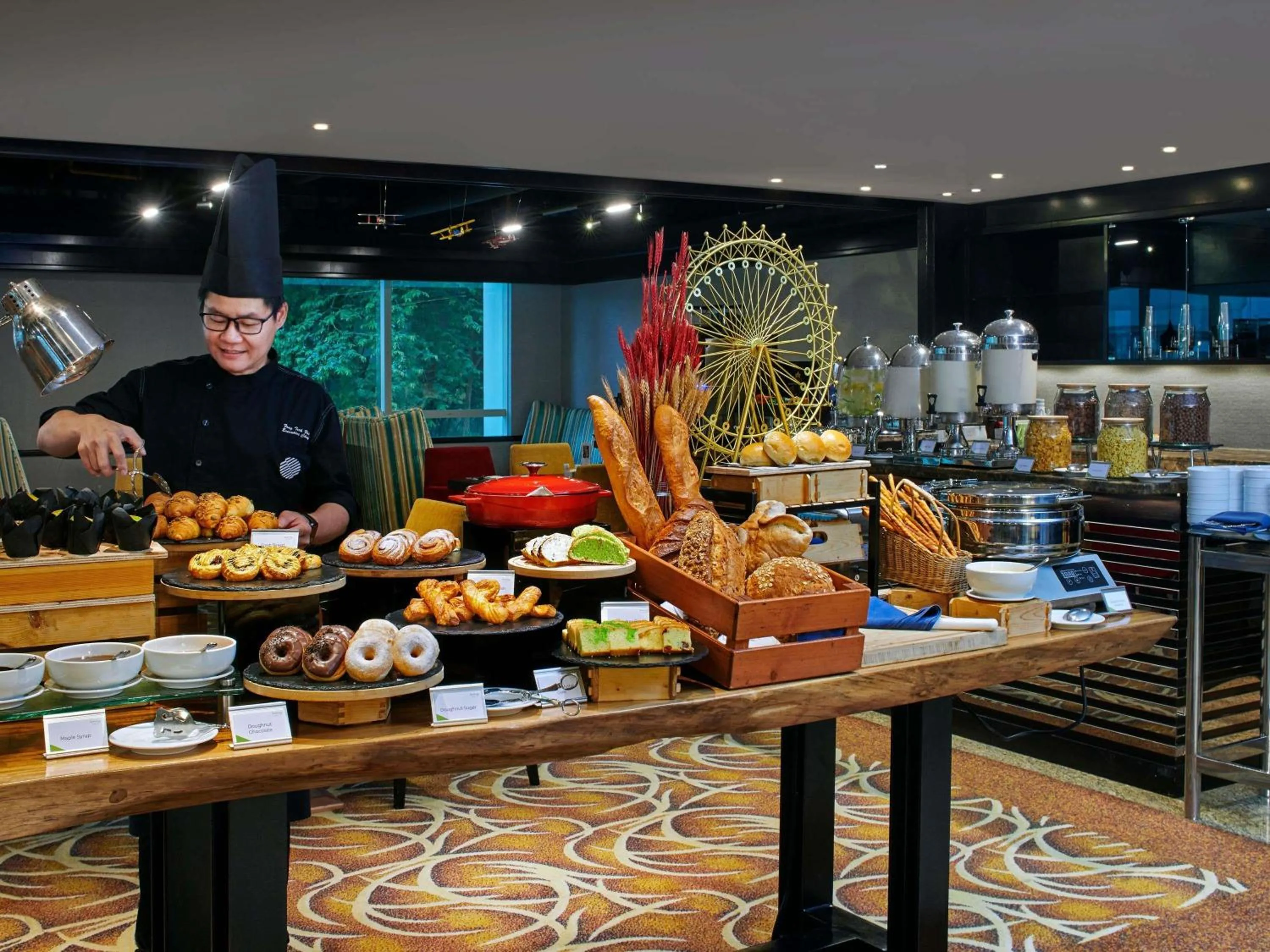 Restaurant/places to eat in Pullman Kuala Lumpur City Centre Hotel & Residences