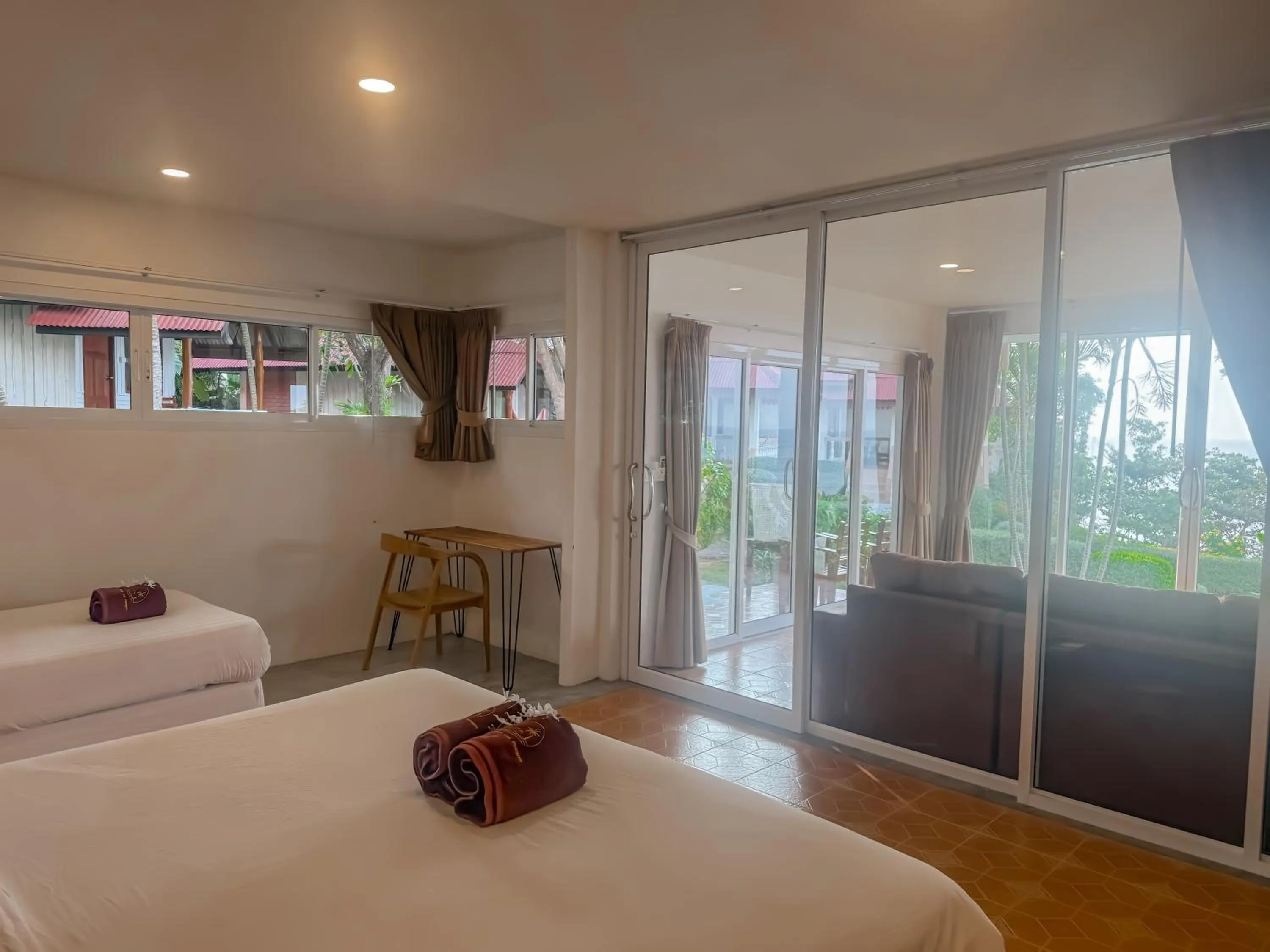 Photo of the whole room, Bed in Bounty Resort