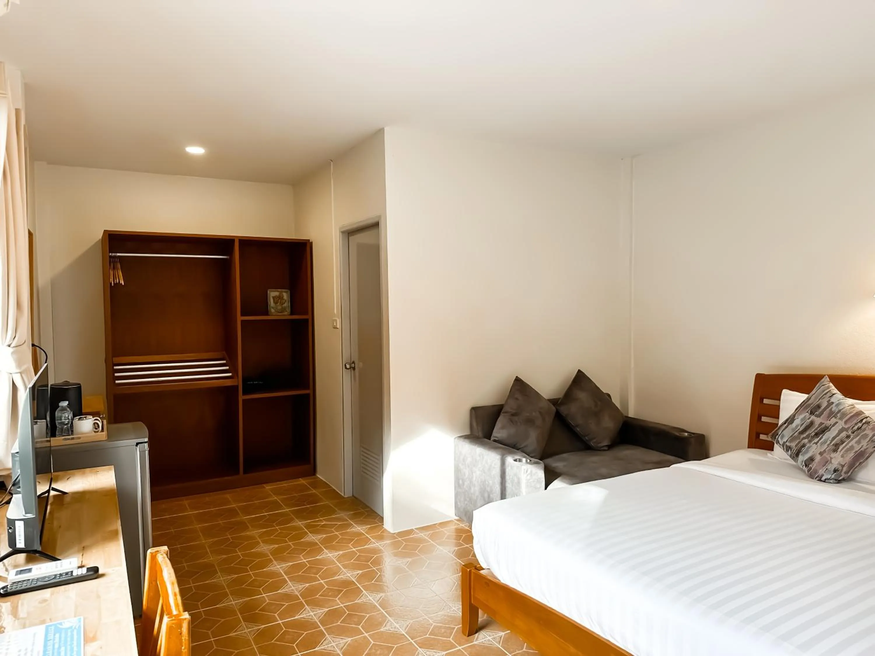 Bedroom, Bed in Bounty Resort