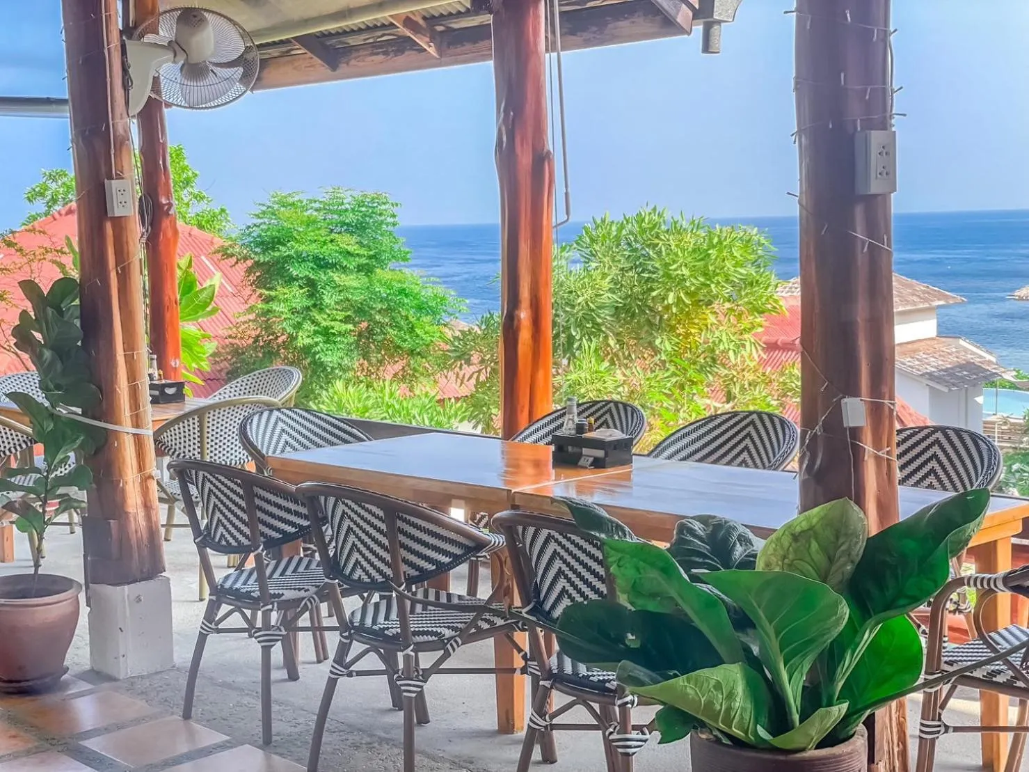 Restaurant/places to eat in Bounty Resort