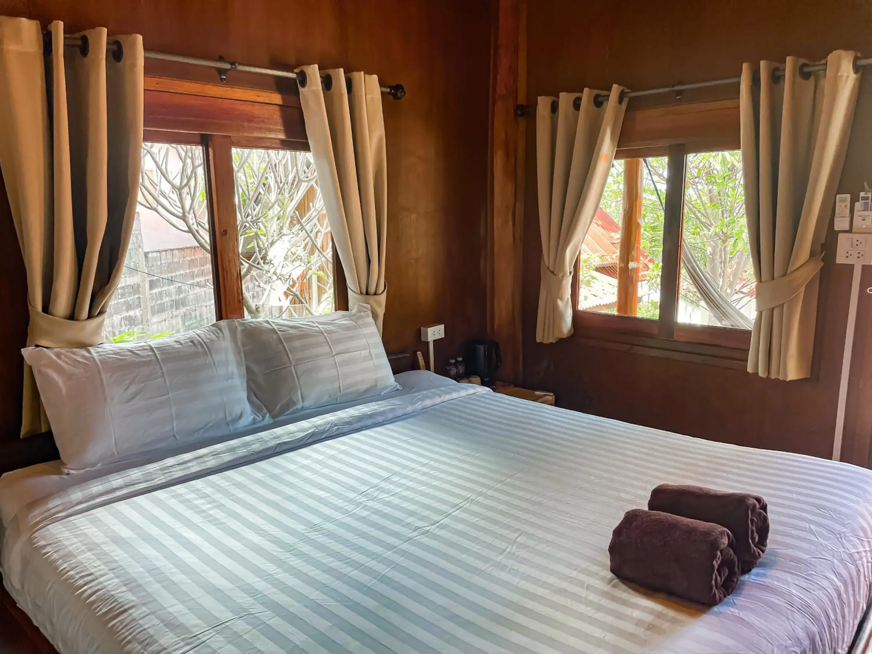 Bungalow with Garden View - single occupancy in Bounty Resort Bungalow with Garden View - single occupancy in Bounty Resort