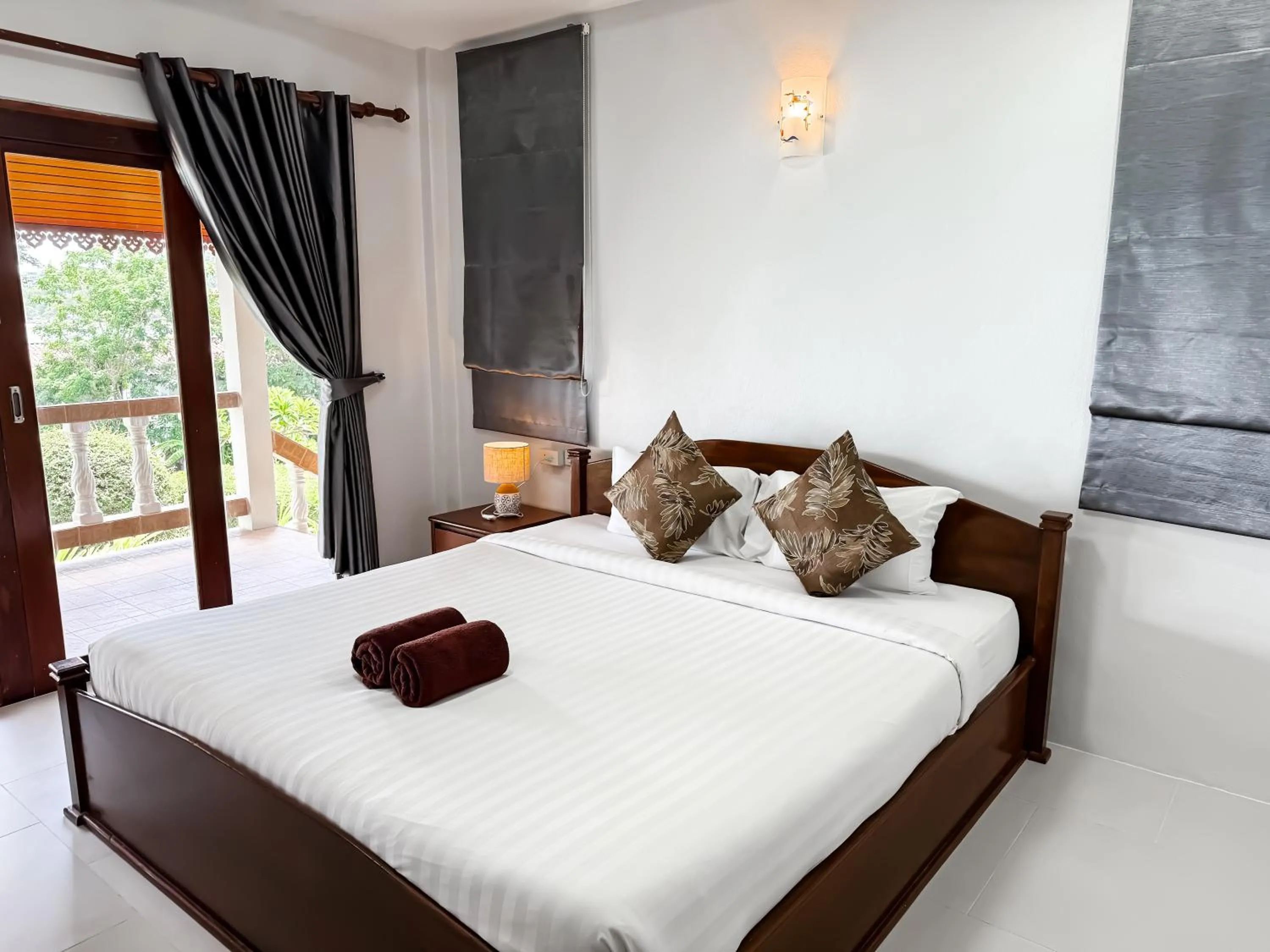 Bedroom, Bed in Bounty Resort