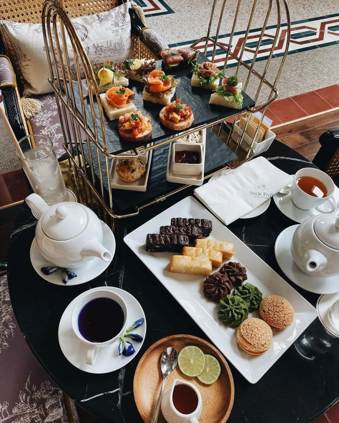 Food and drinks in Silk Path Grand Hue Hotel