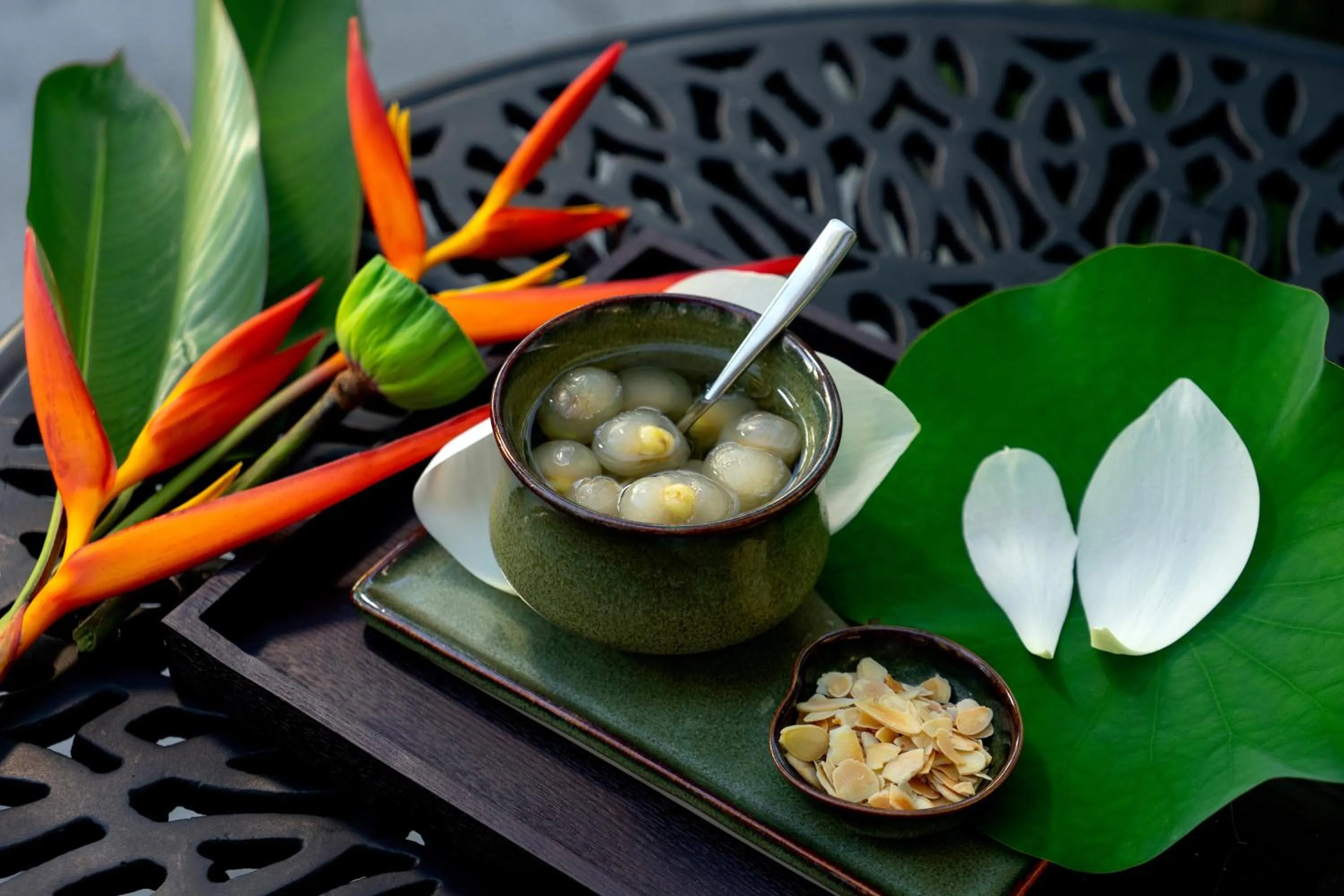 Food and drinks in Silk Path Grand Hue Hotel