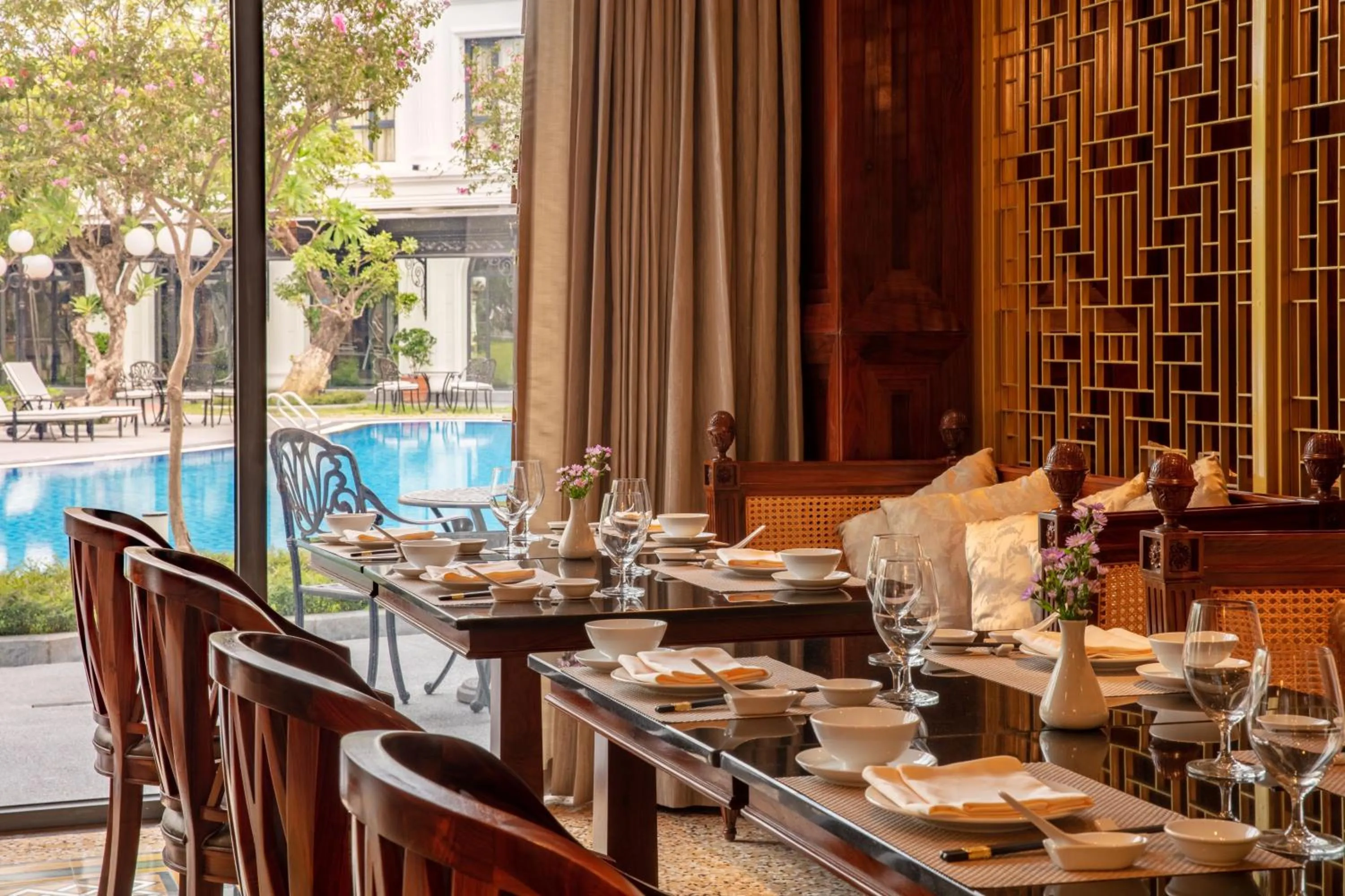 Restaurant/places to eat in Silk Path Grand Hue Hotel