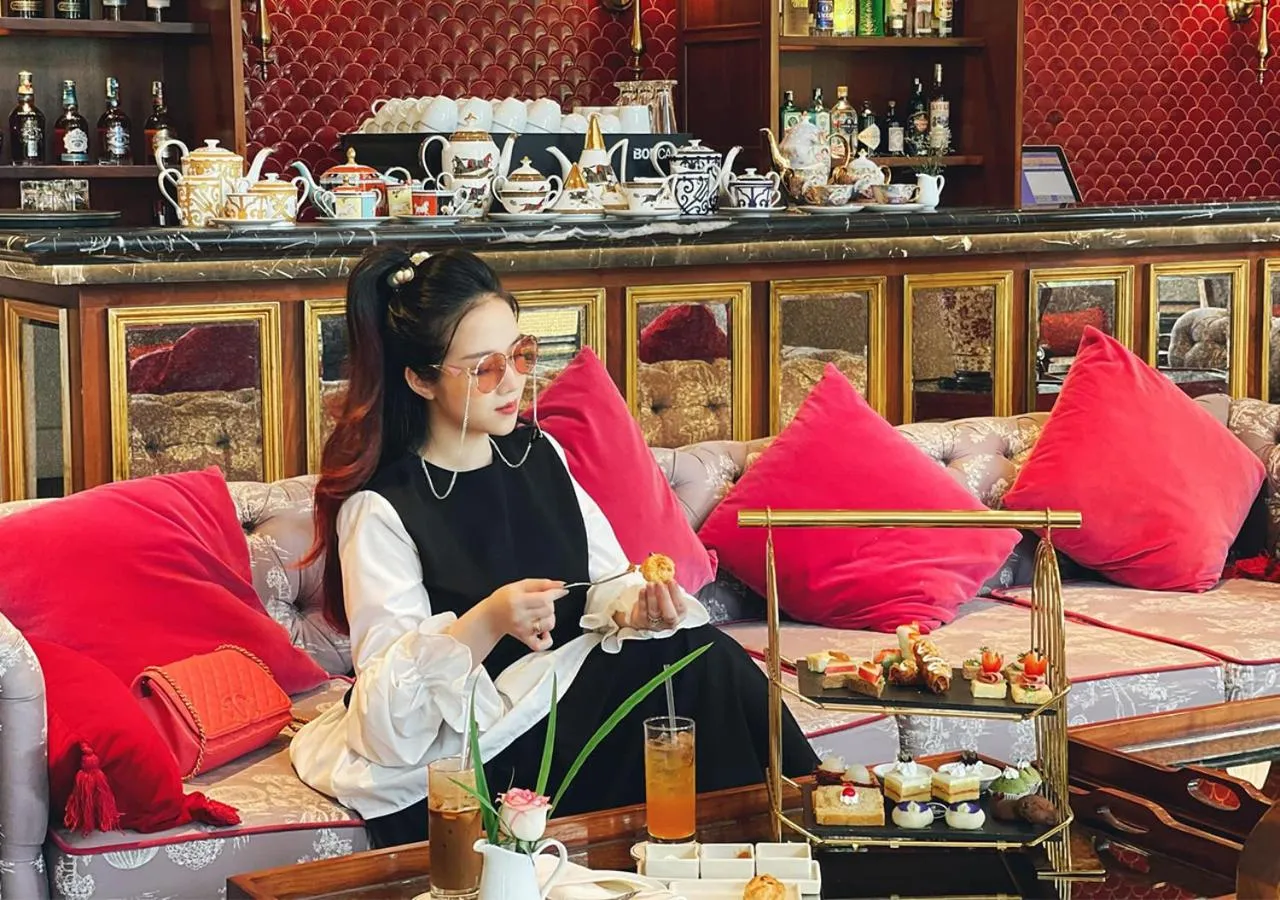 Lounge or bar in Silk Path Grand Hue Hotel