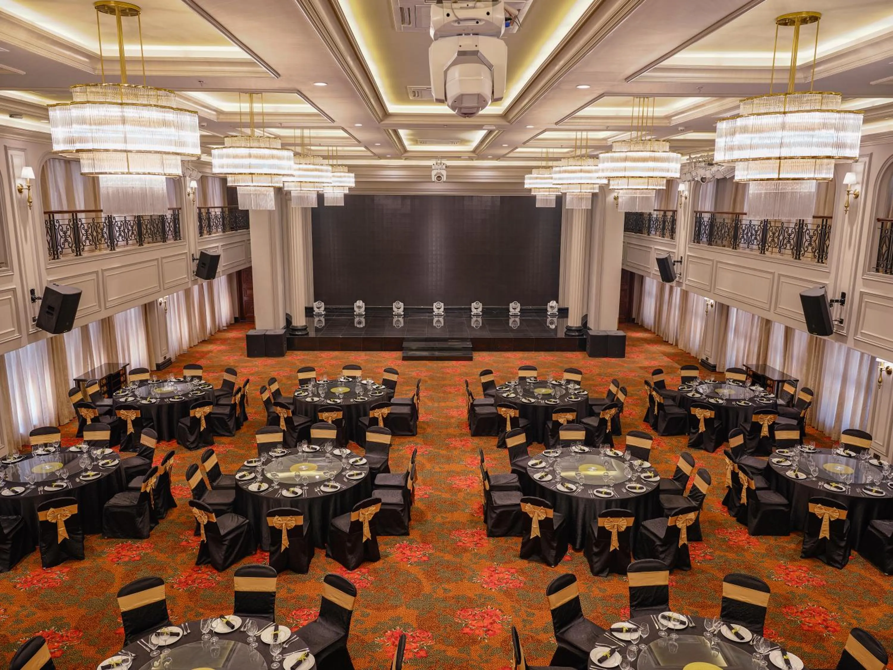 Restaurant/places to eat in Silk Path Grand Hue Hotel