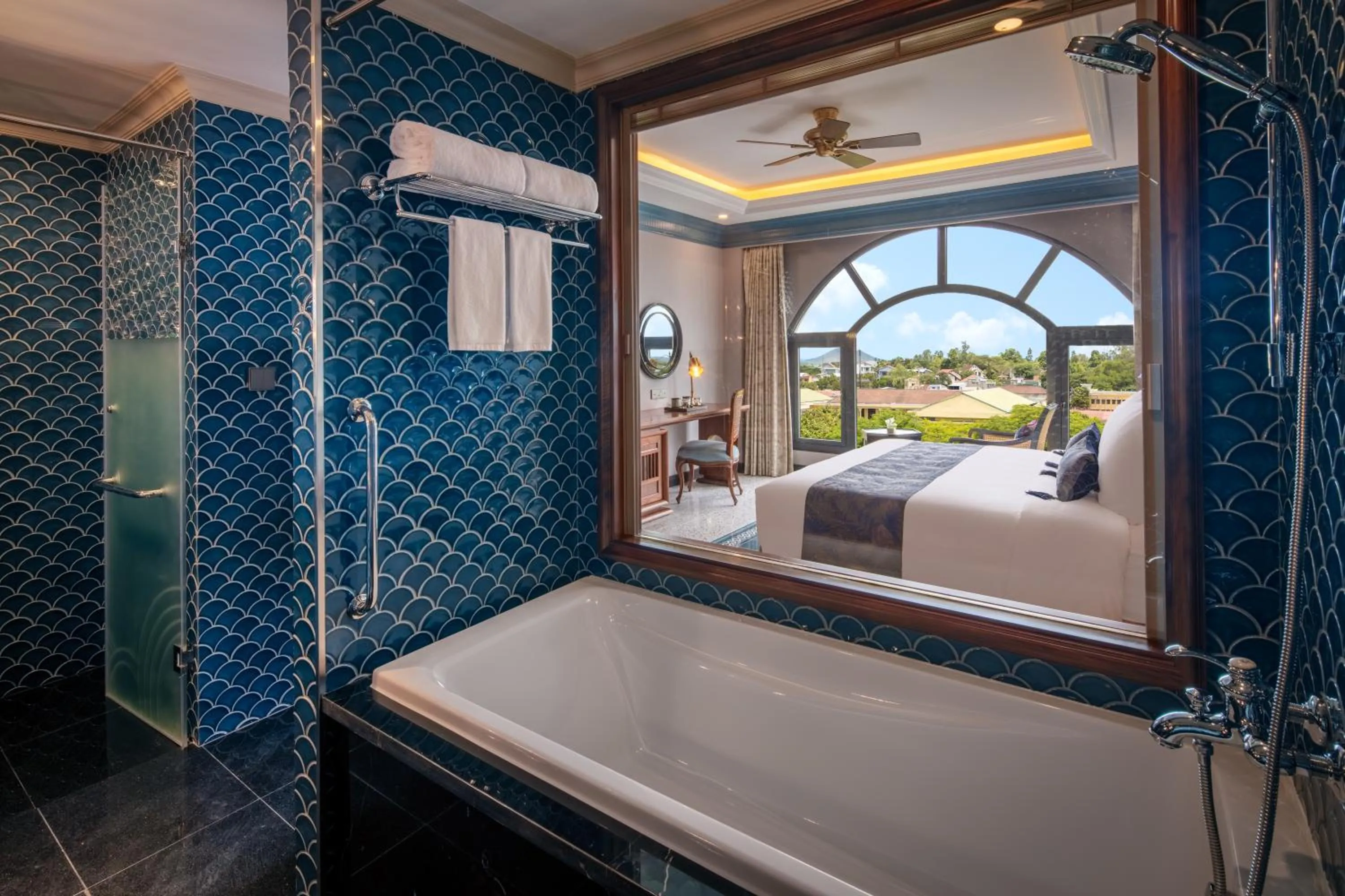 Bathroom, Bed in Silk Path Grand Hue Hotel