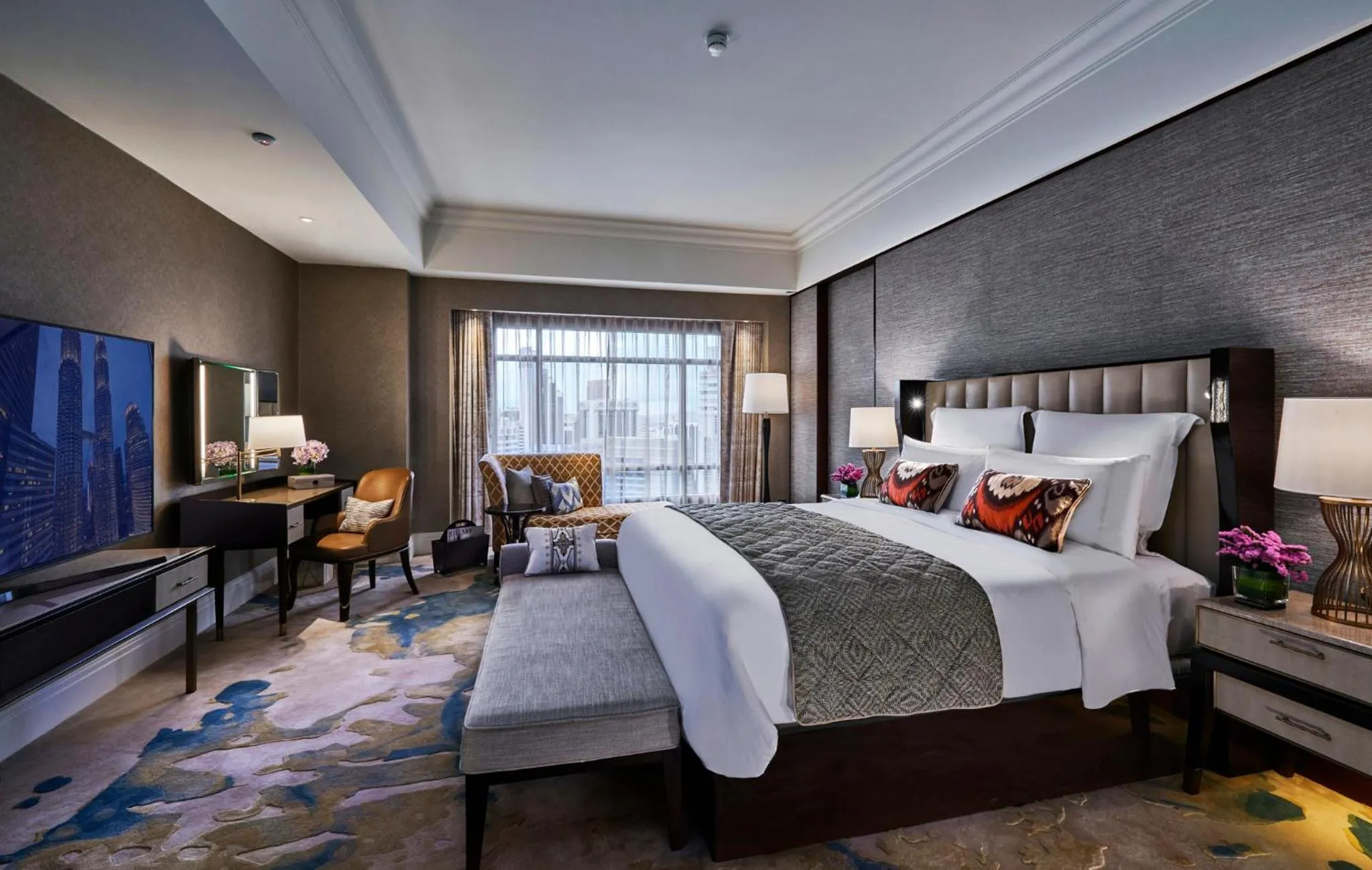 Photo of the whole room, Bed in Mandarin Oriental, Kuala Lumpur