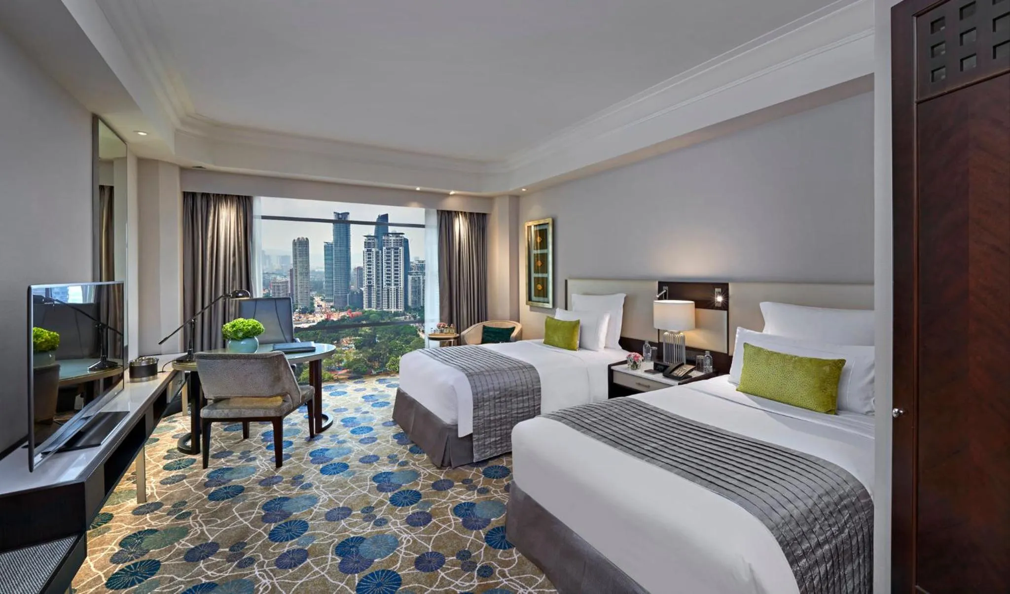 Photo of the whole room, Bed in Mandarin Oriental, Kuala Lumpur