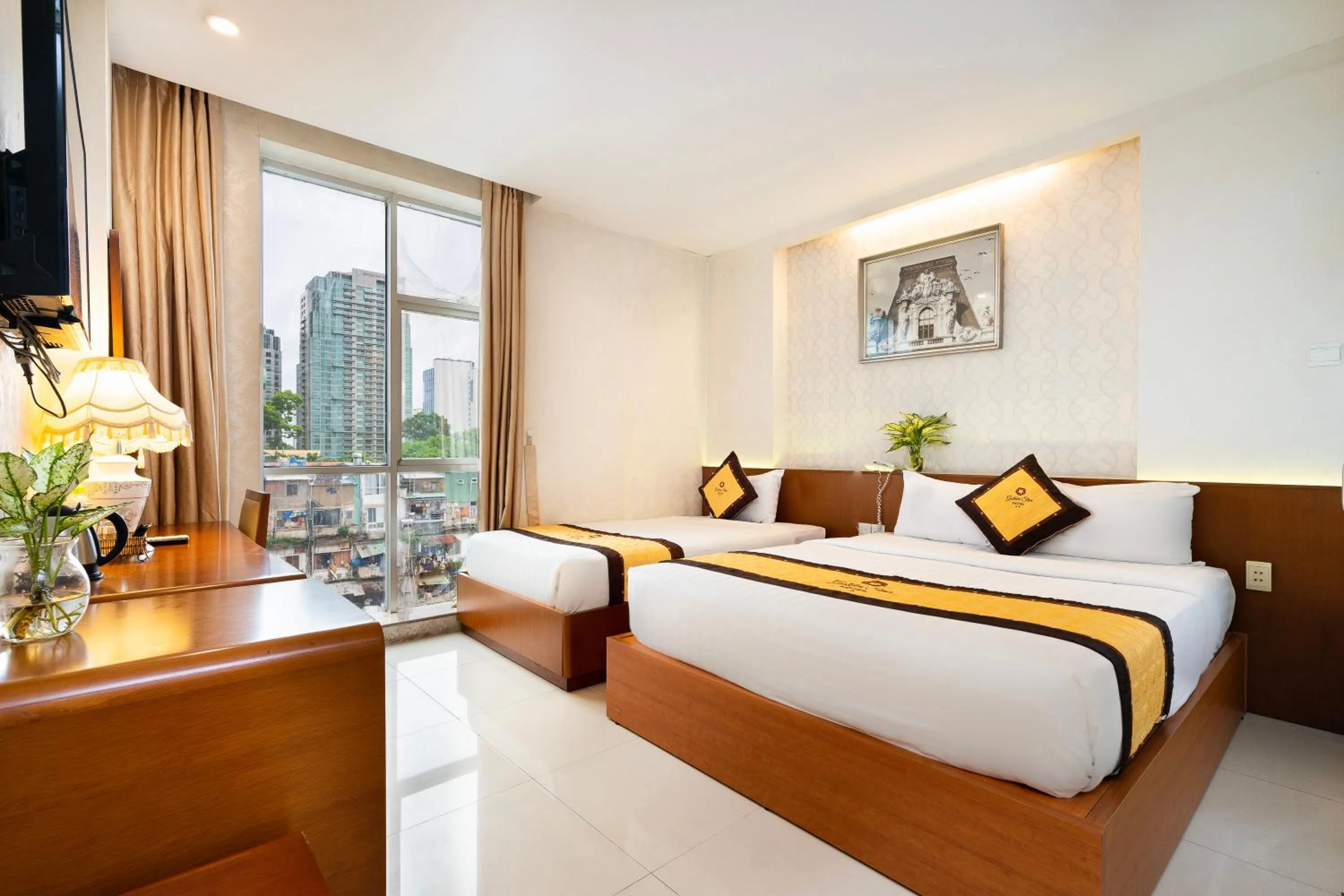 City view, Bed in Golden Star Hotel