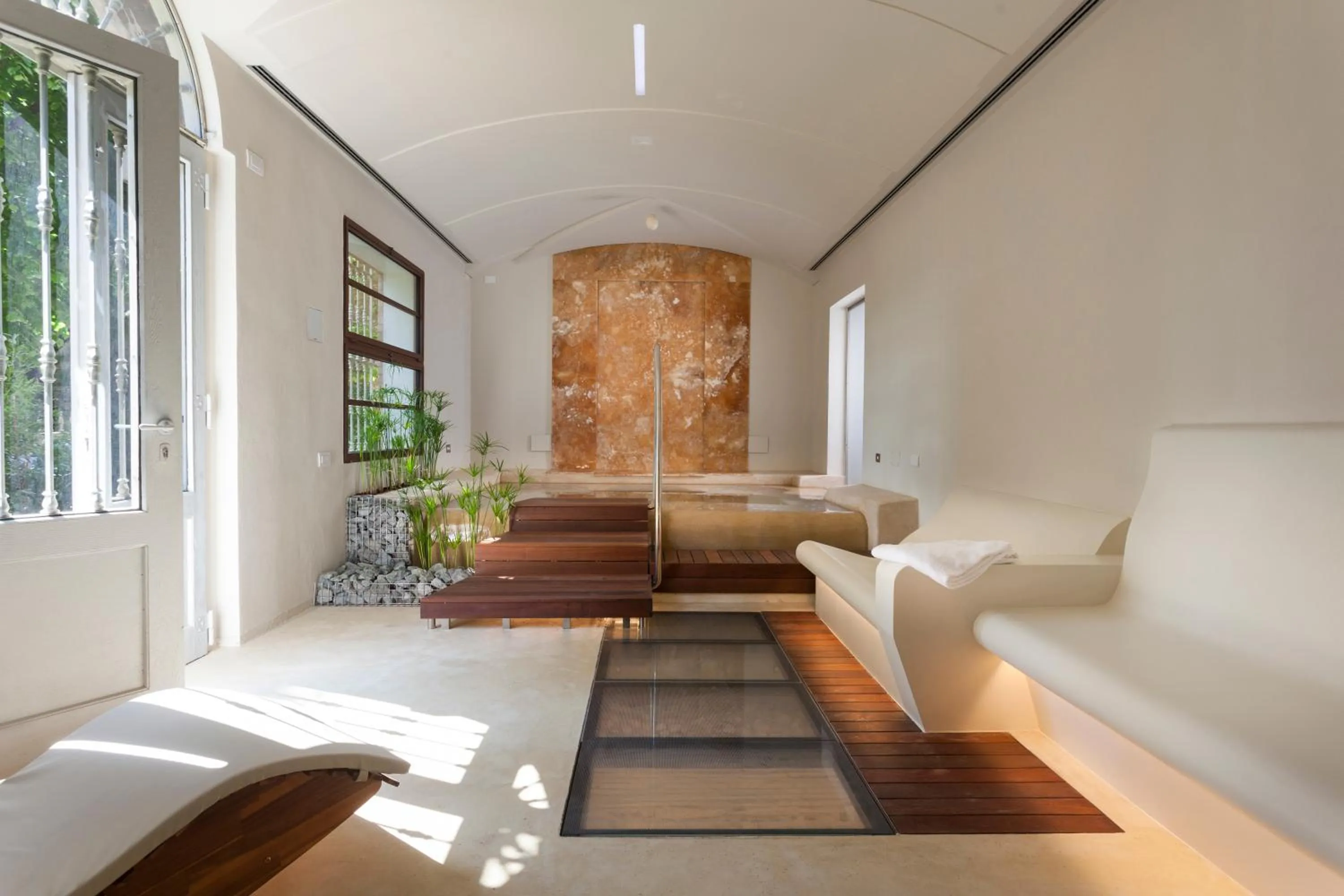 Hot Tub, Bed in Il Villino Hotel & SPA