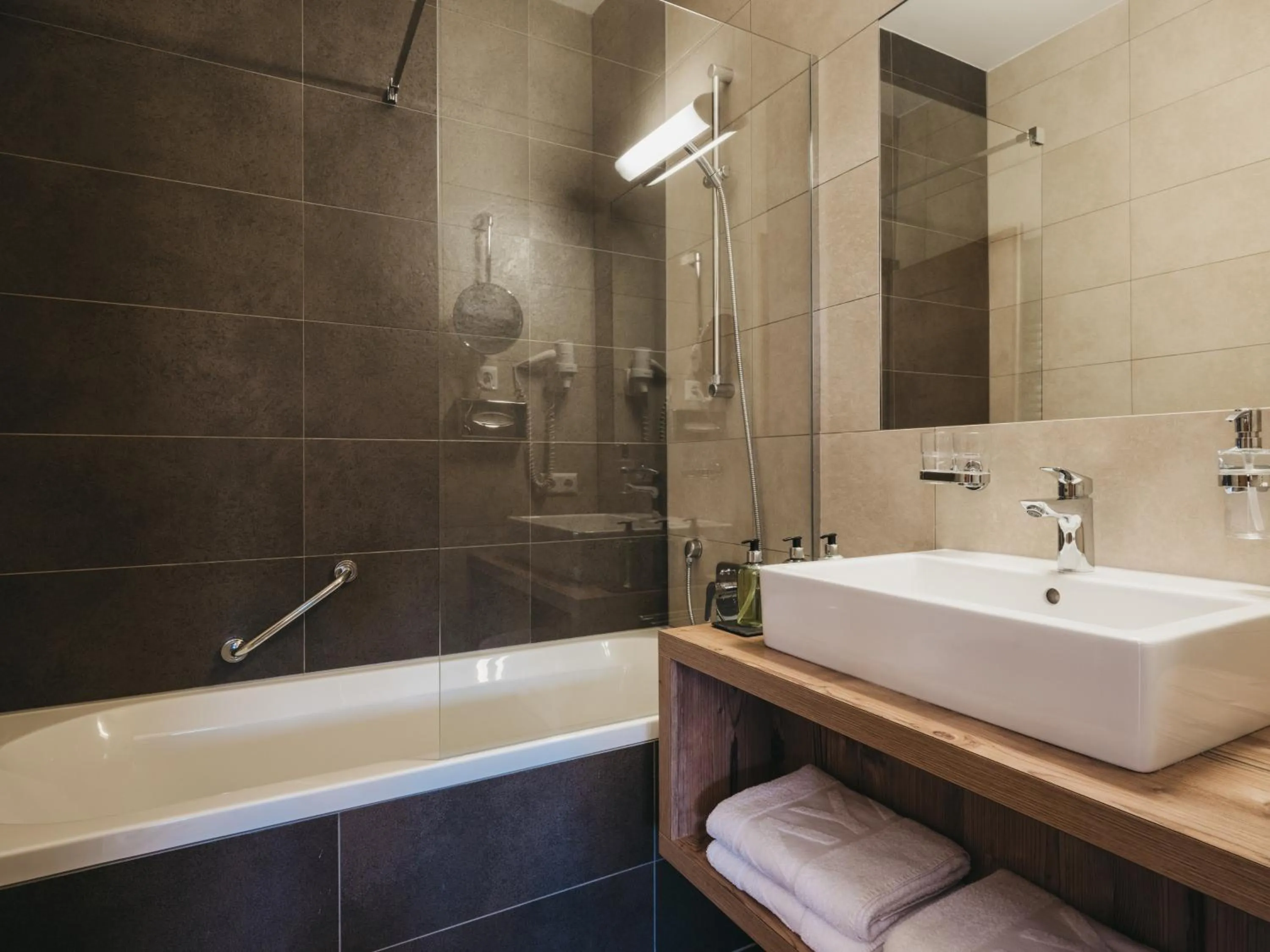 Shower in VAYA Terrazena Serfaus