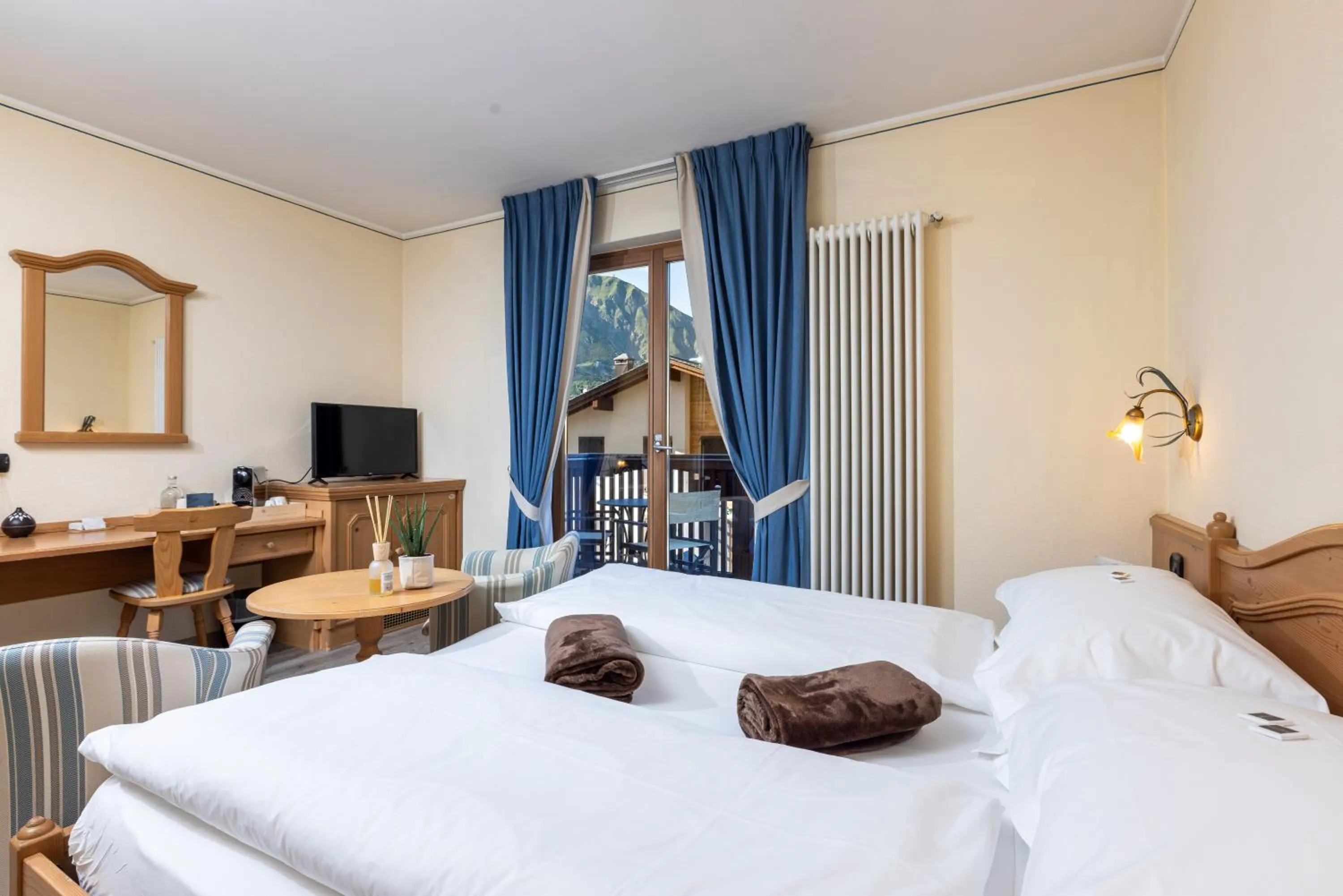 Bedroom, Bed in Hotel Flora