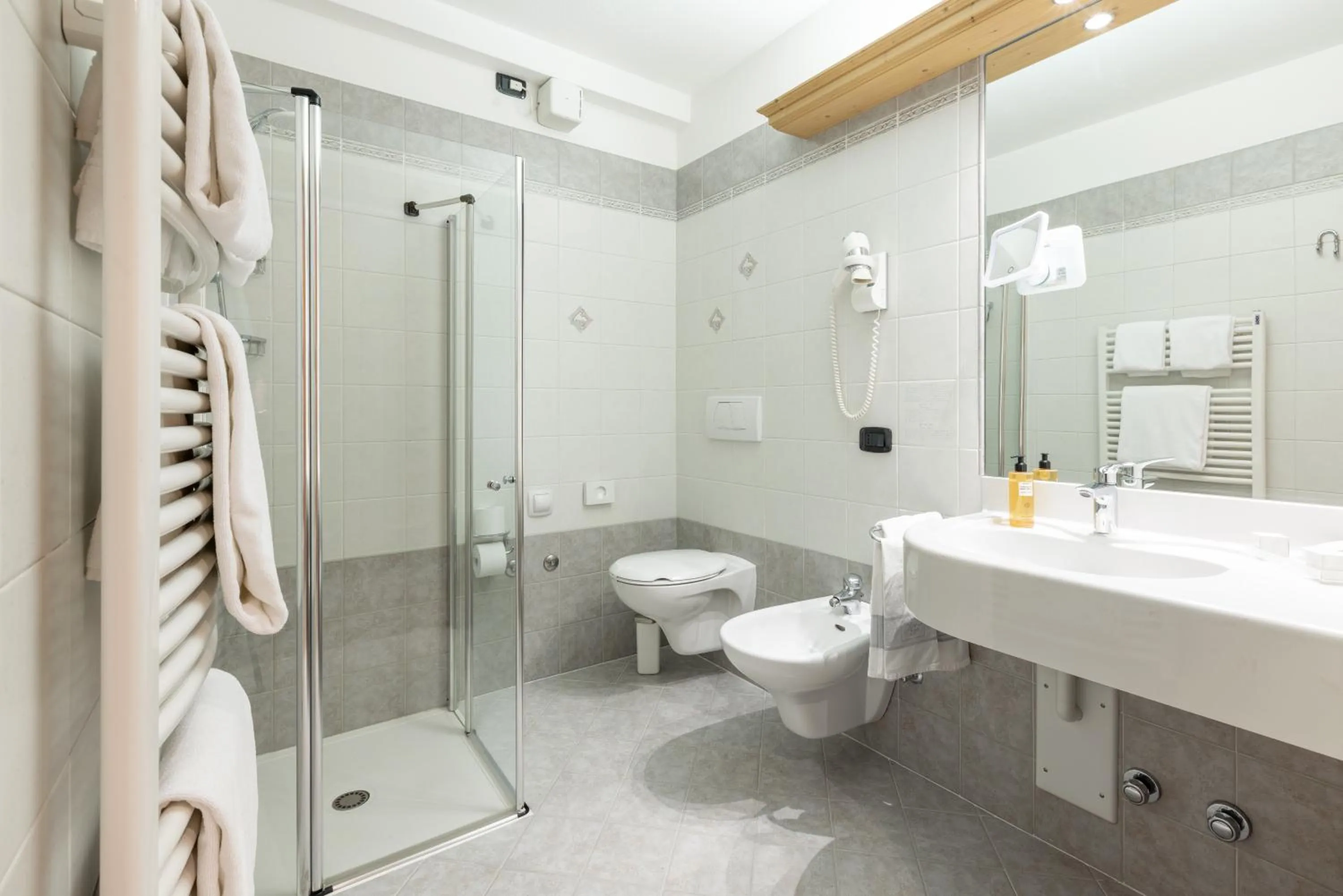 Shower in Hotel Flora