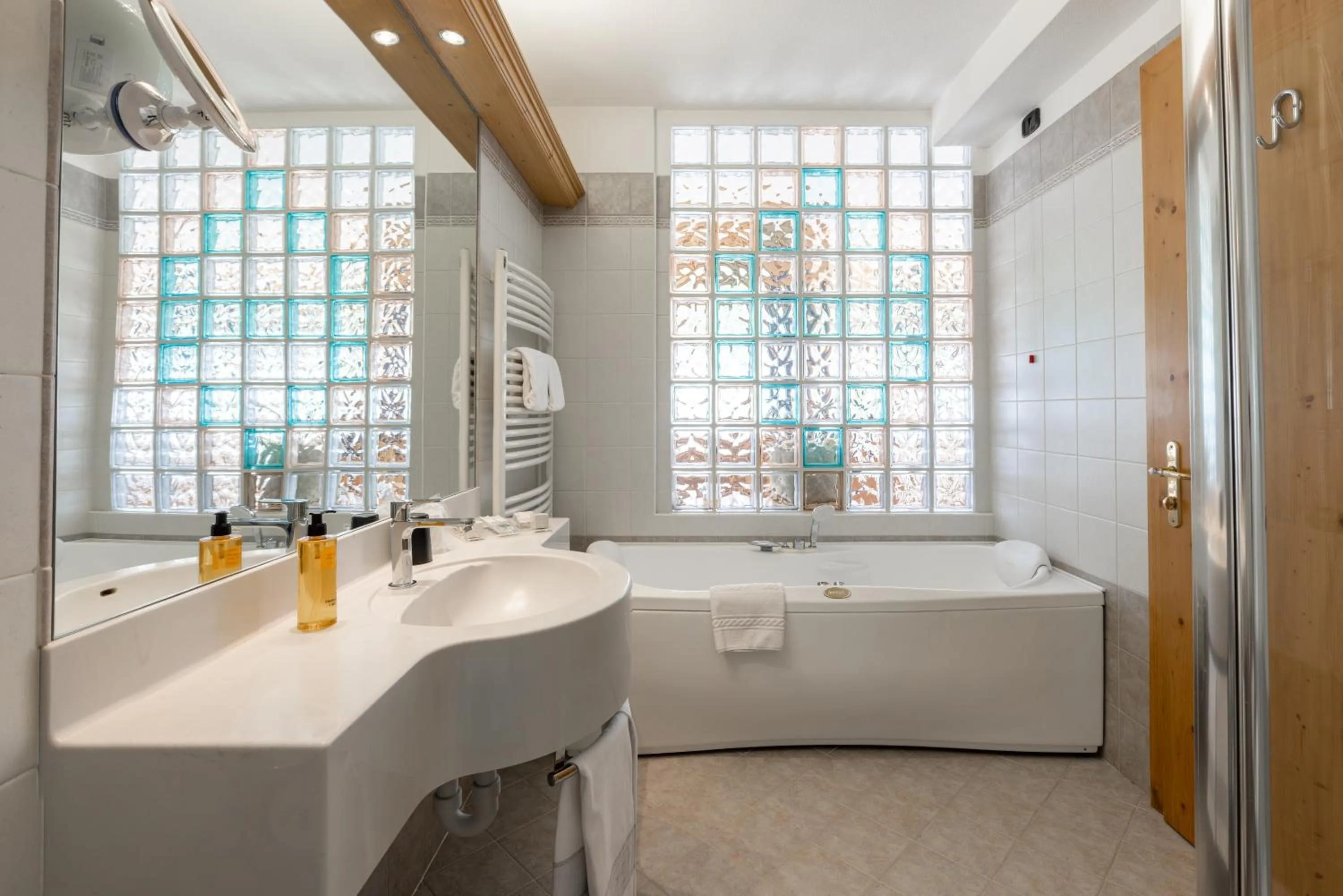 Bathroom in Hotel Flora