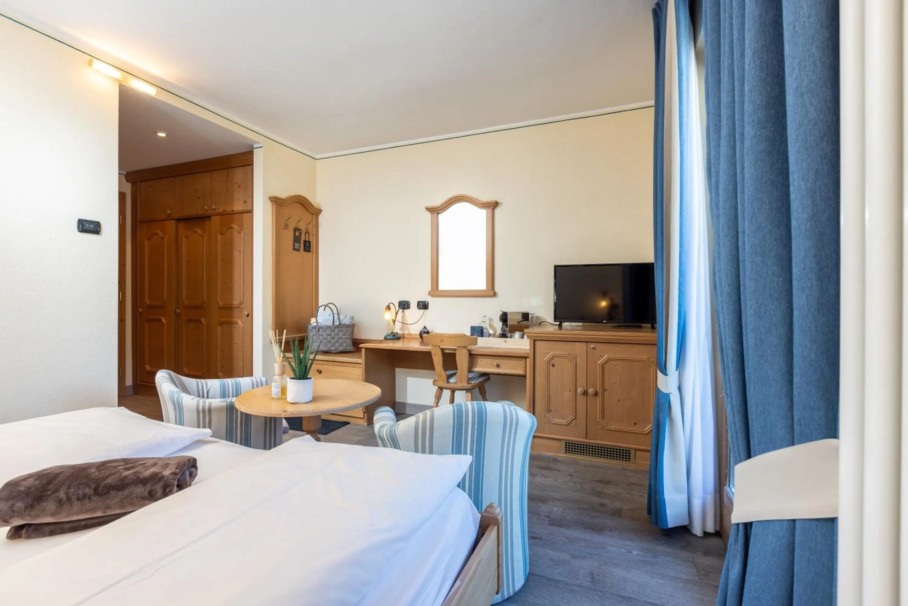 Bedroom, Bed in Hotel Flora