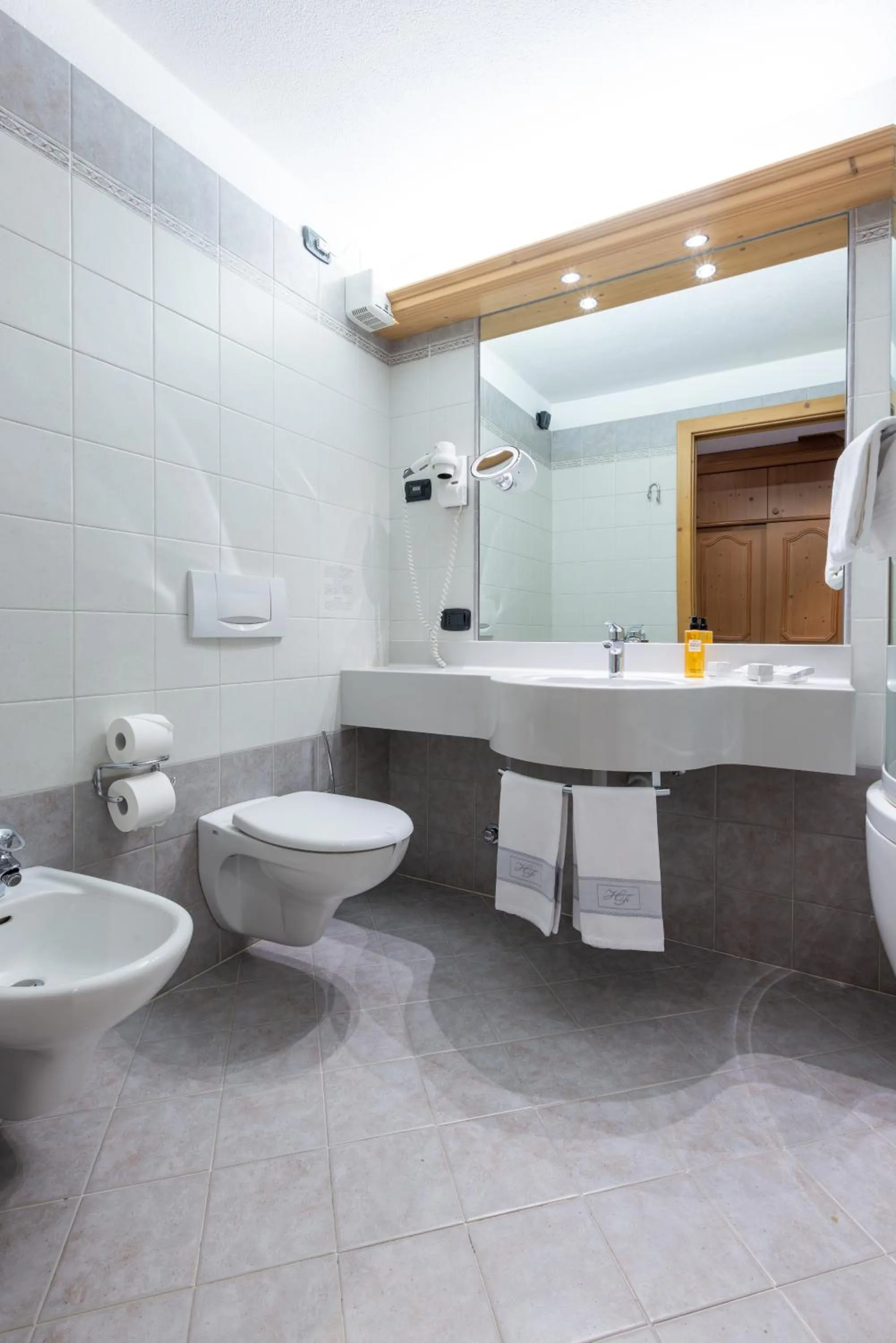 Bathroom in Hotel Flora