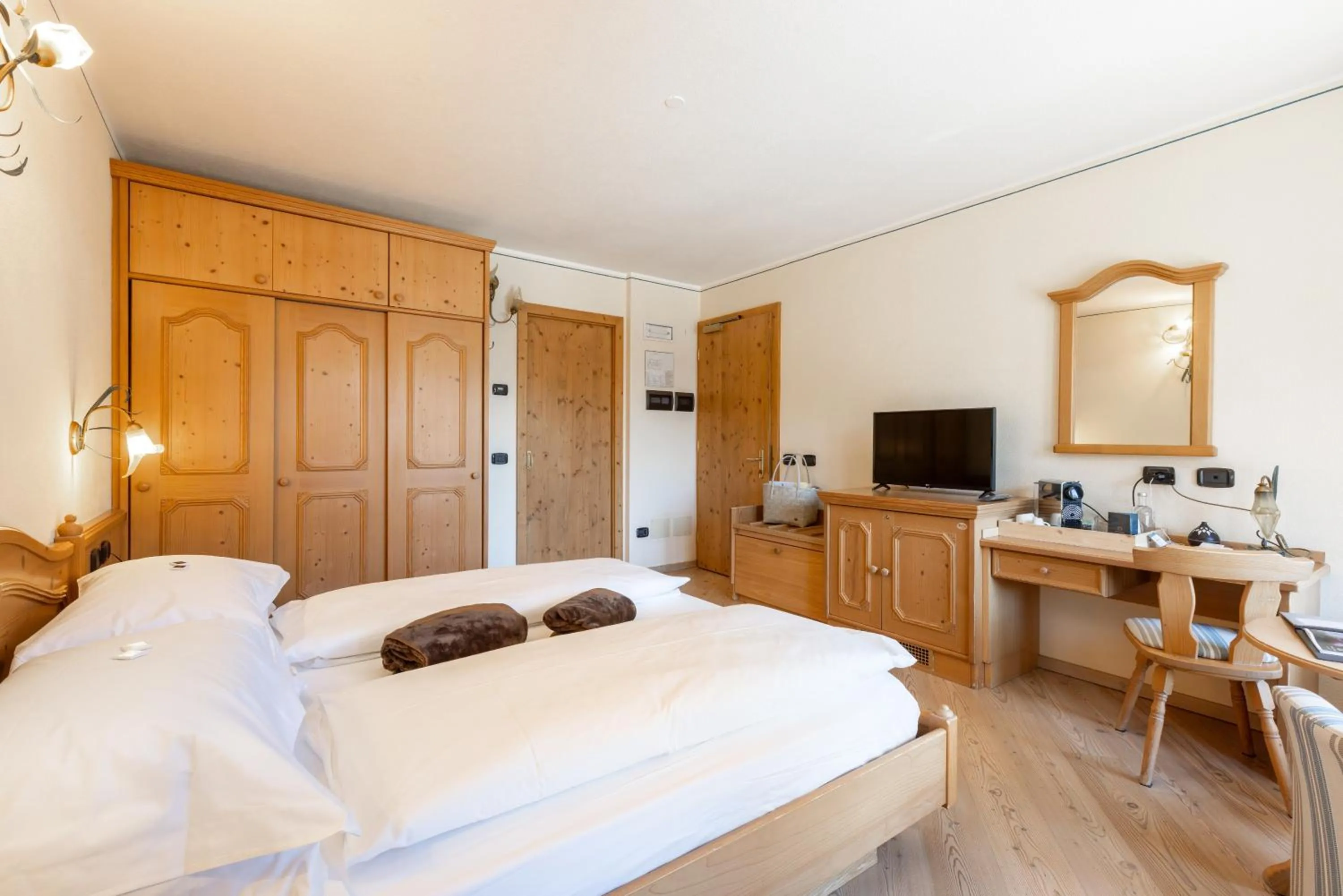 Bedroom, Bed in Hotel Flora