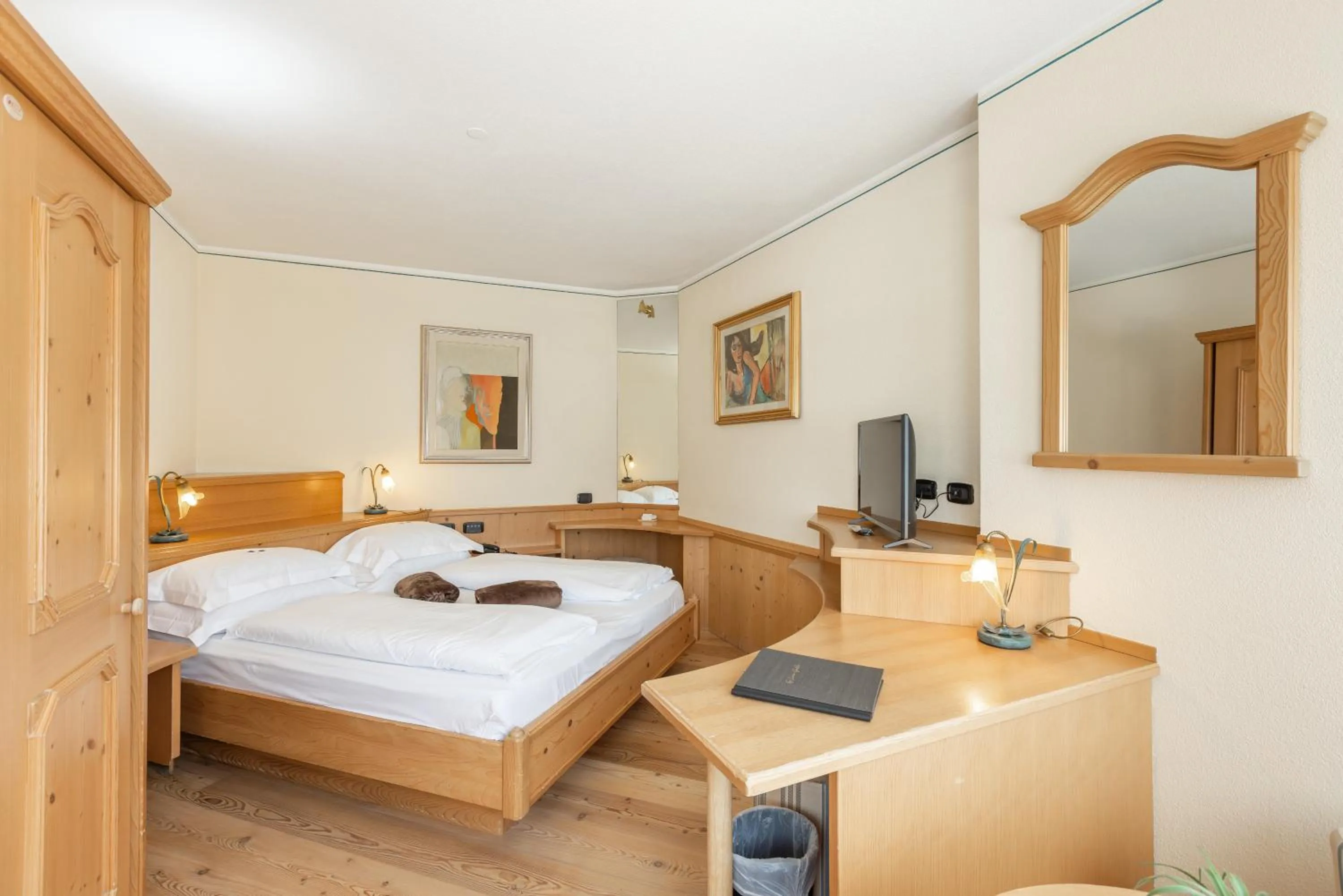 Bedroom, Bed in Hotel Flora