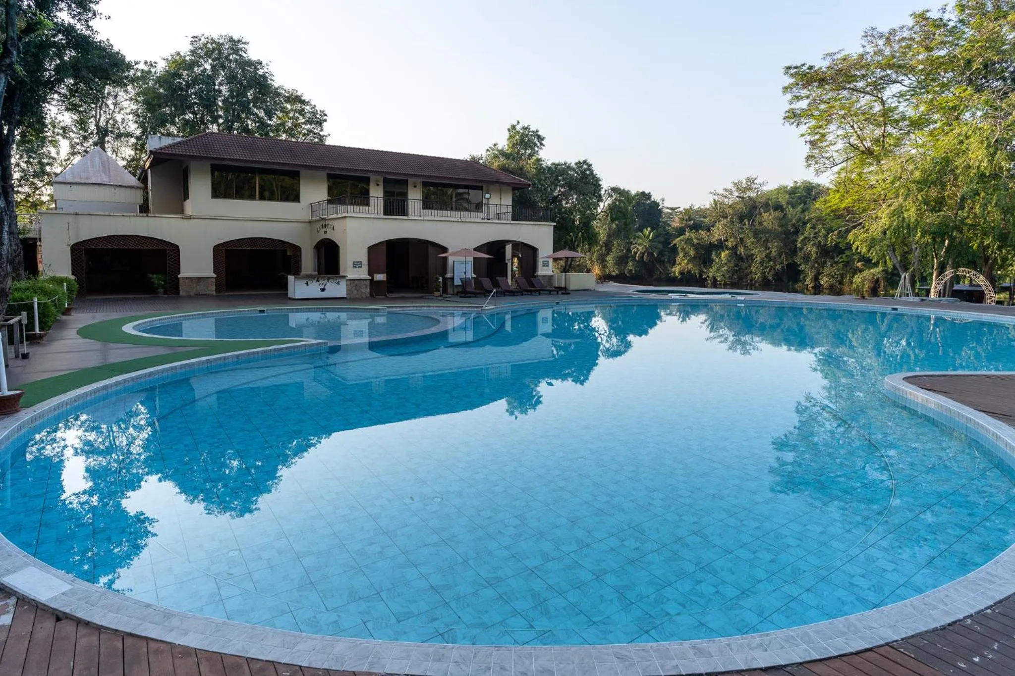 Swimming pool in Pung-Waan Resort & Spa