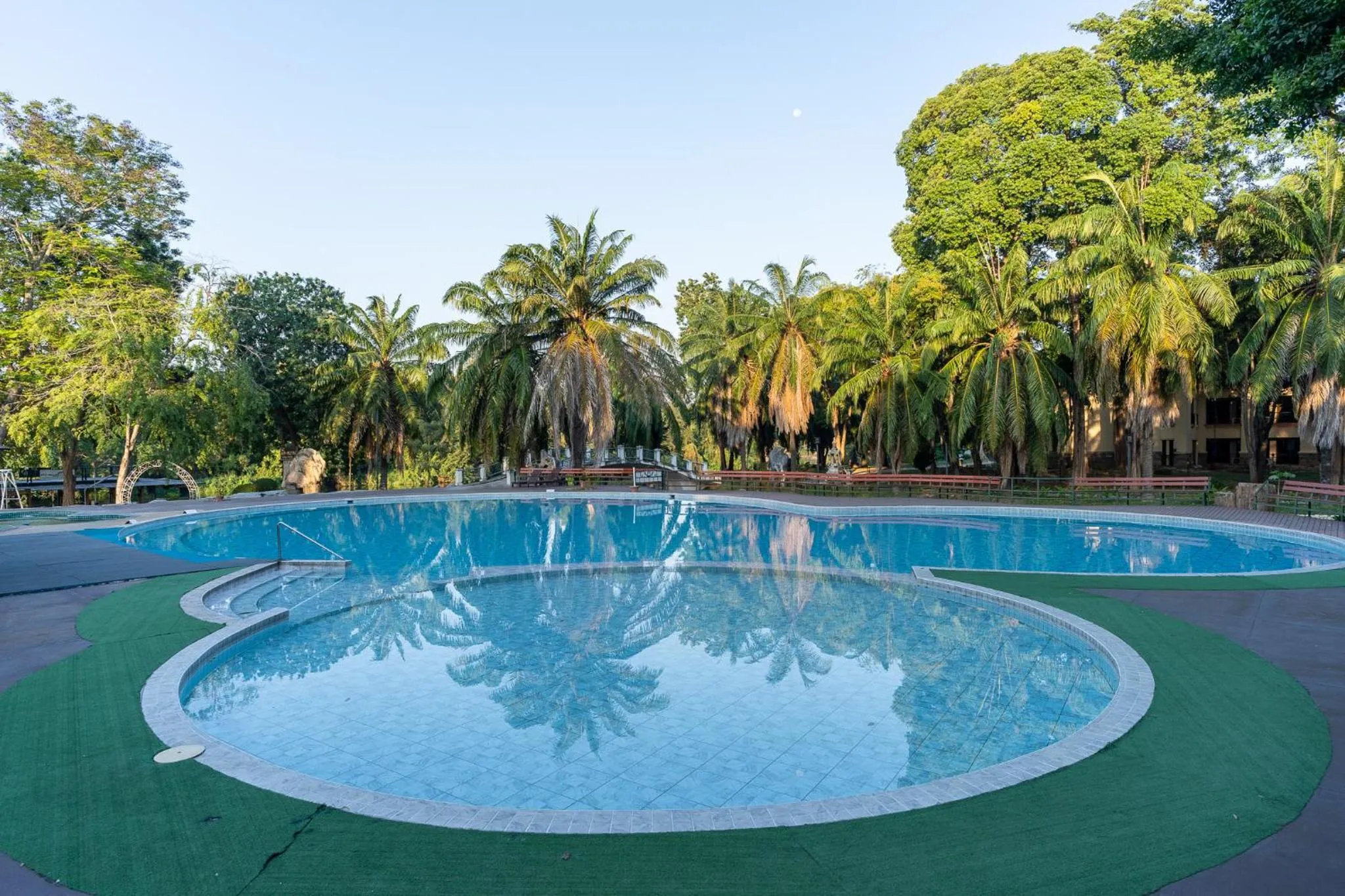 Swimming pool in Pung-Waan Resort & Spa